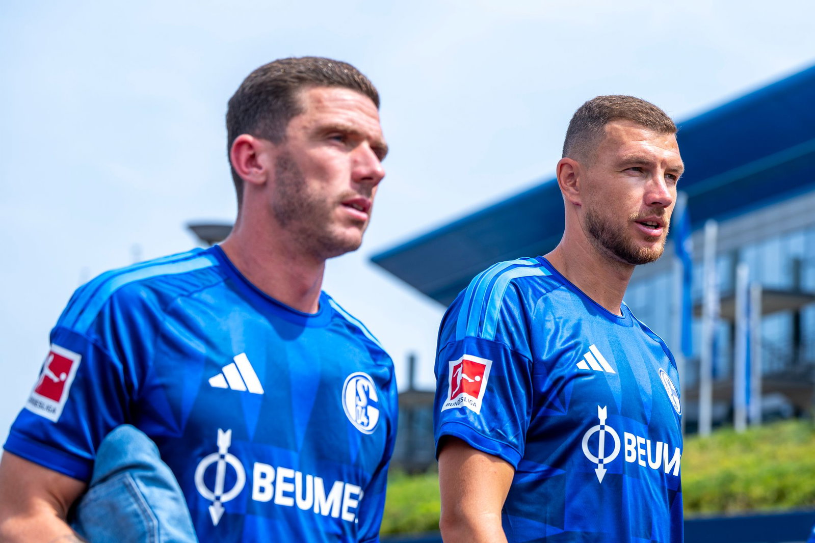 Zwei Hoffnungsträger: Robin Gosens (l) und Edin Dzeko. (Archivbild)
