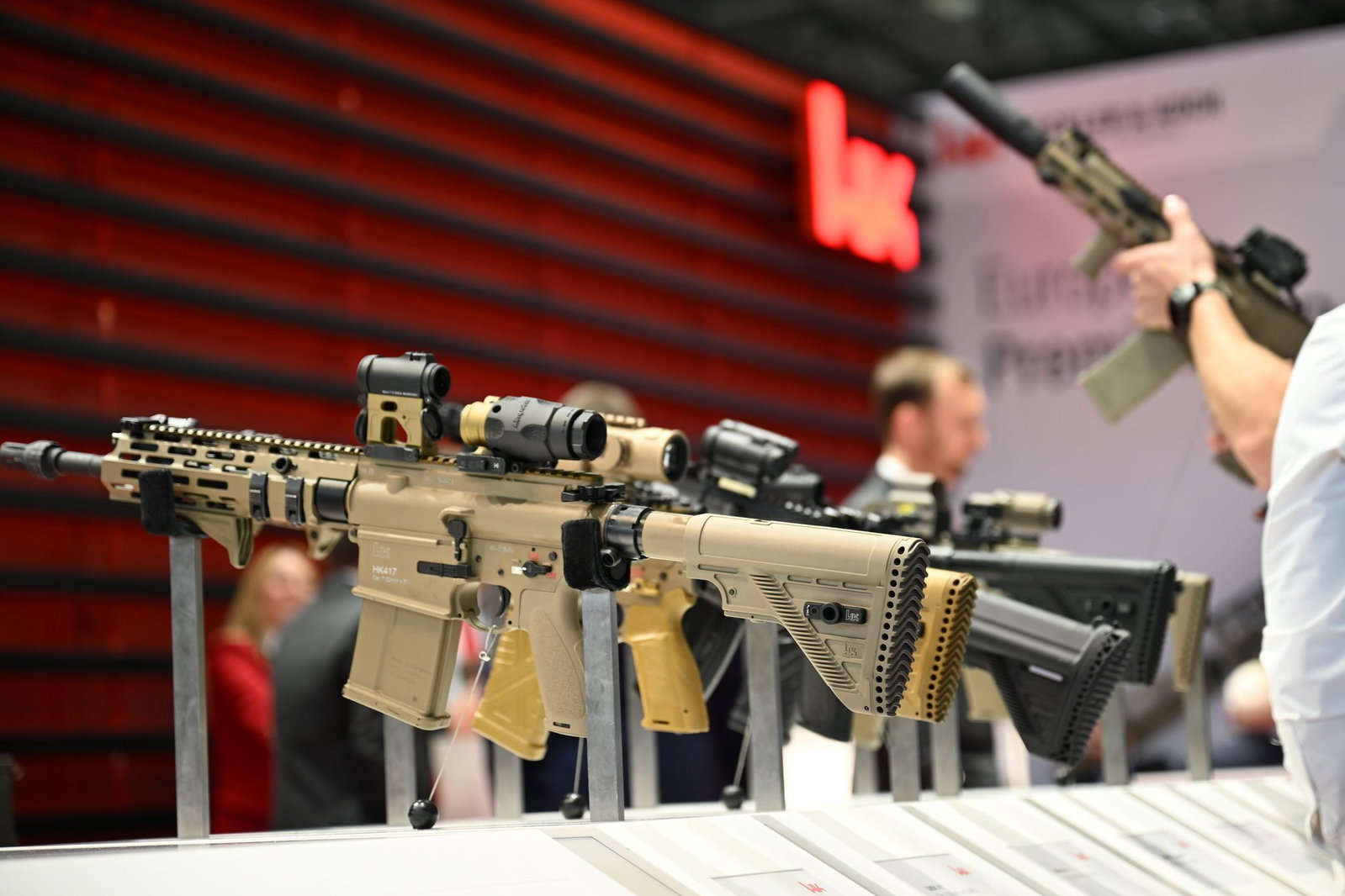 Sturmgewehre, die HK bei der Waffenmesse Eurosatory in Paris vorgestellt hat.