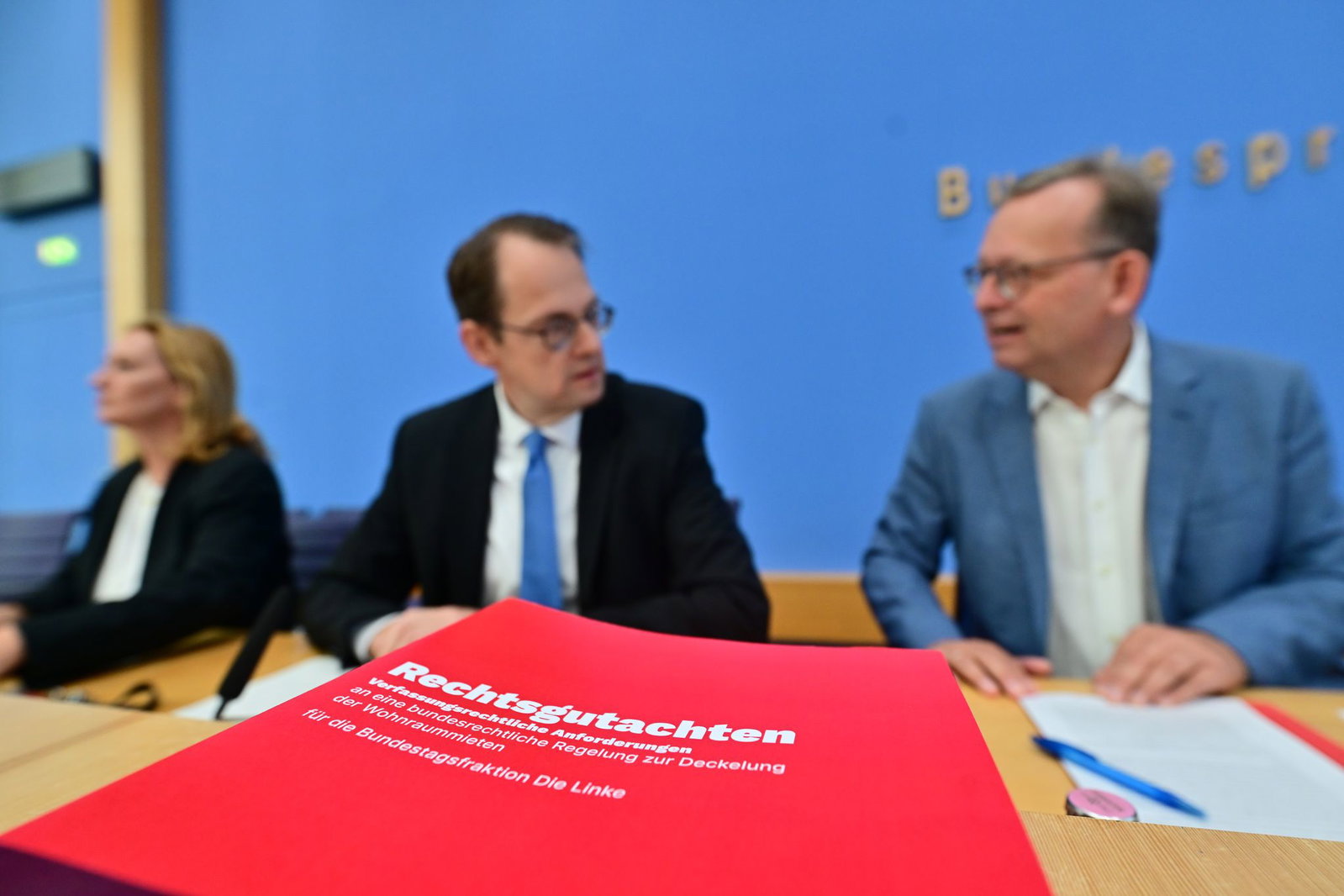 Die Linke plädierte bei einer Pressekonferenz in Berlin für einen Mietendeckel. 