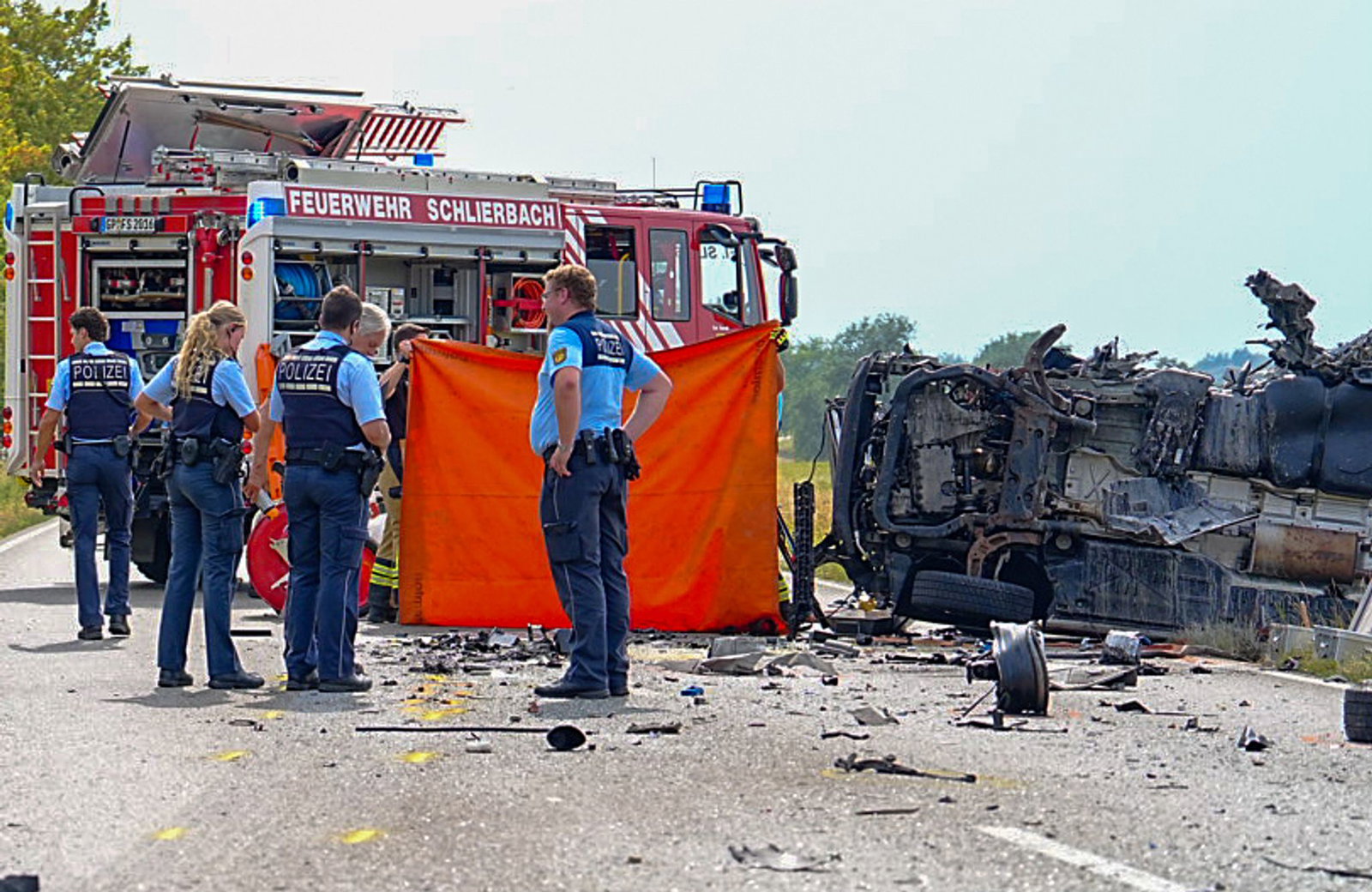 Zahlreiche Rettungskräfte wurden an die Einsatzstelle beordert.