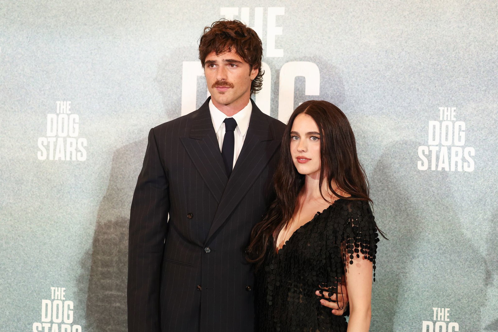 In dem Film trifft Hig auf die freundliche Cima (gespielt von Margaret Qualley), die mit ihrem misstrauischen Vater abgeschieden in einem Canyon lebt.