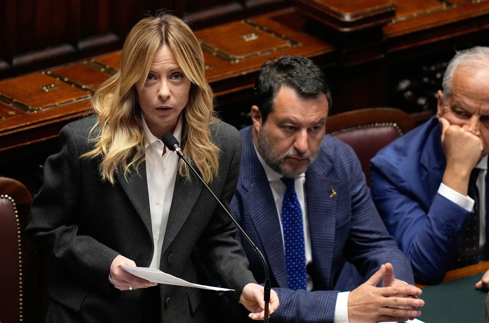 Vize-Regierungschef Matteo Salvini - hier rechts neben Ministerpräsidentin Giorgia Meloni - findet markige Worte. (Archivbild)