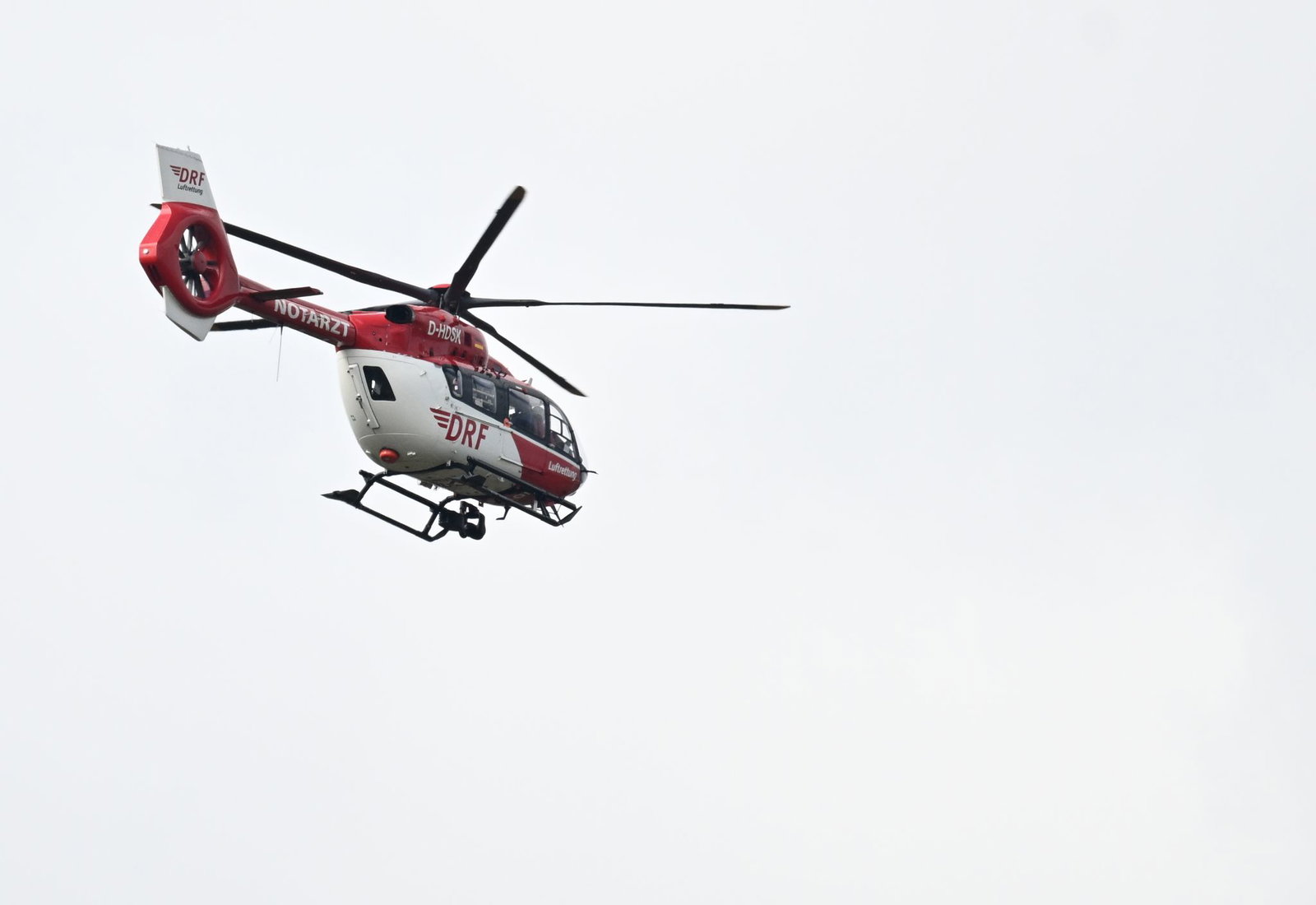 Ein Rettungshubschrauber brachte die Frau in eine Klinik. (Symbolbild)