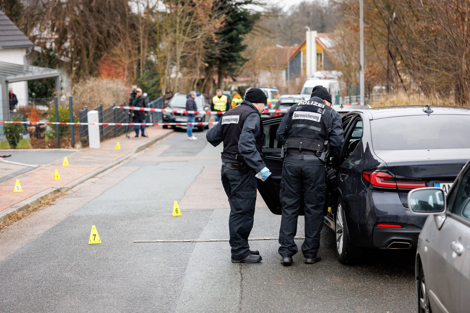 Der Täter hatte den führenden Manager einer angesagten Sportmodemarke laut dem Urteil morgens auf der Straße vor dessen Wohnung unvermittelt mit einem Messer angegriffen. (Archivbild)