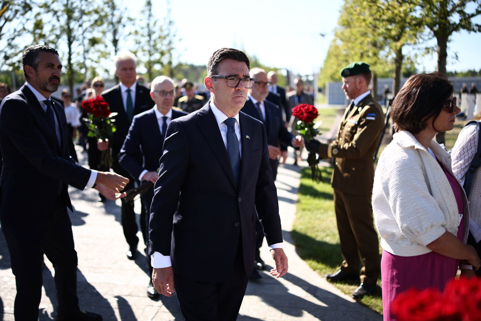 Der britische Premierminister Andy Burnham sicherte der Ukraine bei einem Besuch in Kiew weitere militärische Unterstützung zu. 