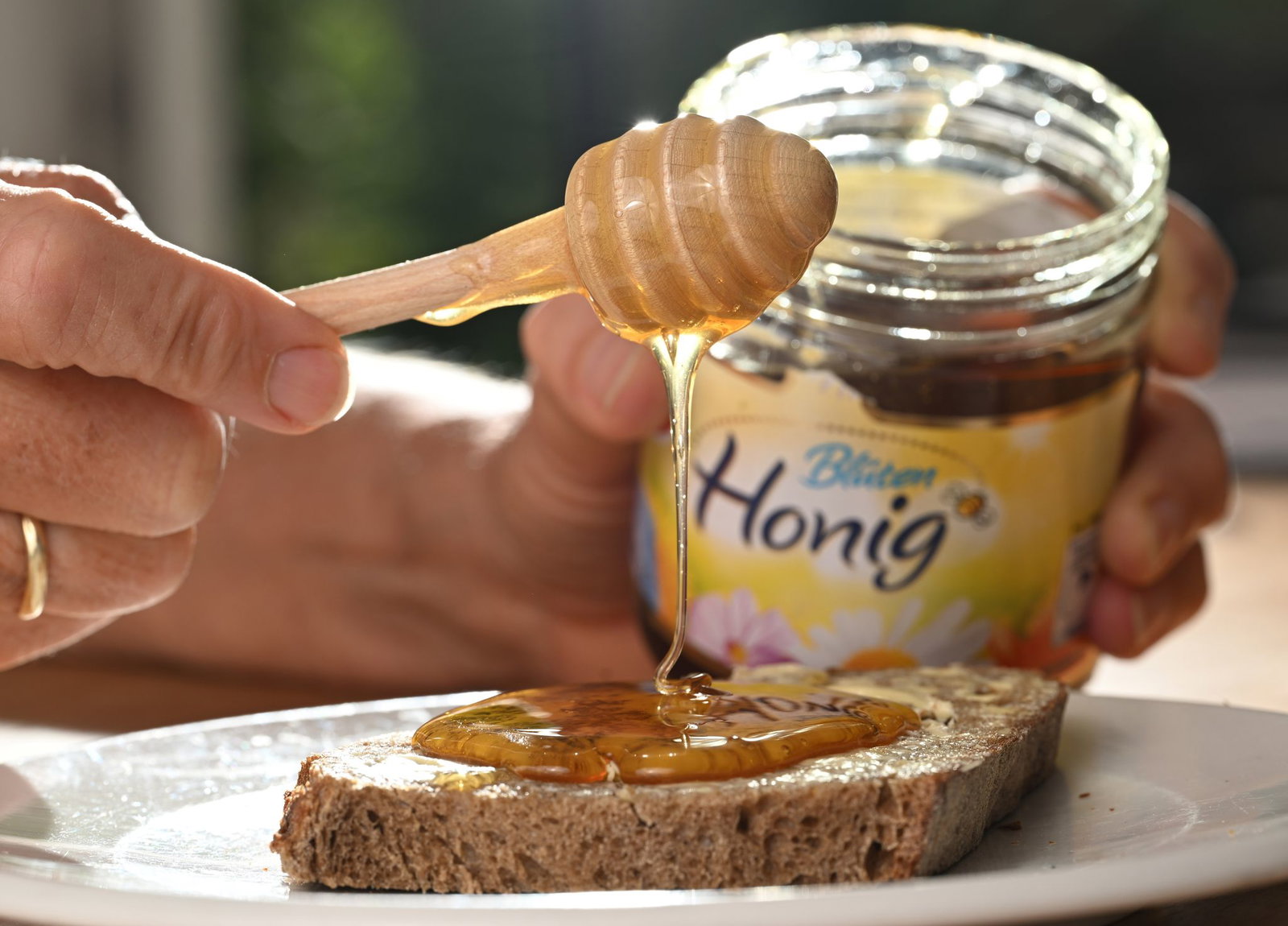 Ob im Tee oder auf dem Brot: Honig ist begehrt. 