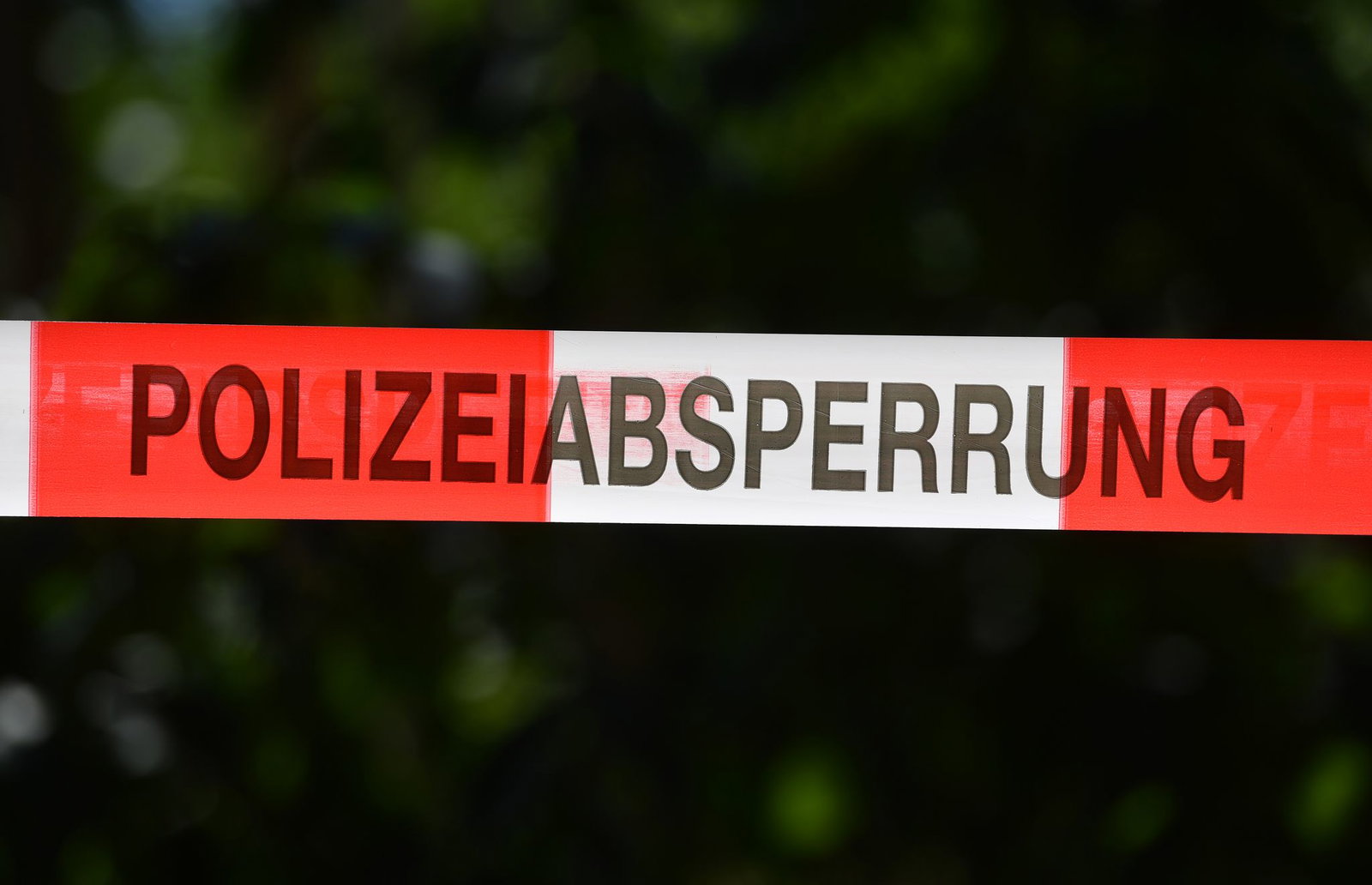 Die 72-Jährige starb noch am Tatort. (Symbolbild)