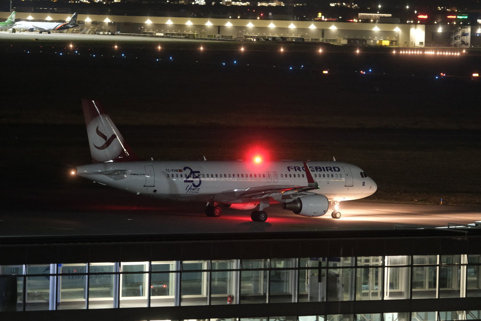 Mit einem Charterflugzeug hat die Bundespolizei ausreisepflichtige Afghanen in ihr Herkunftsland gebracht.