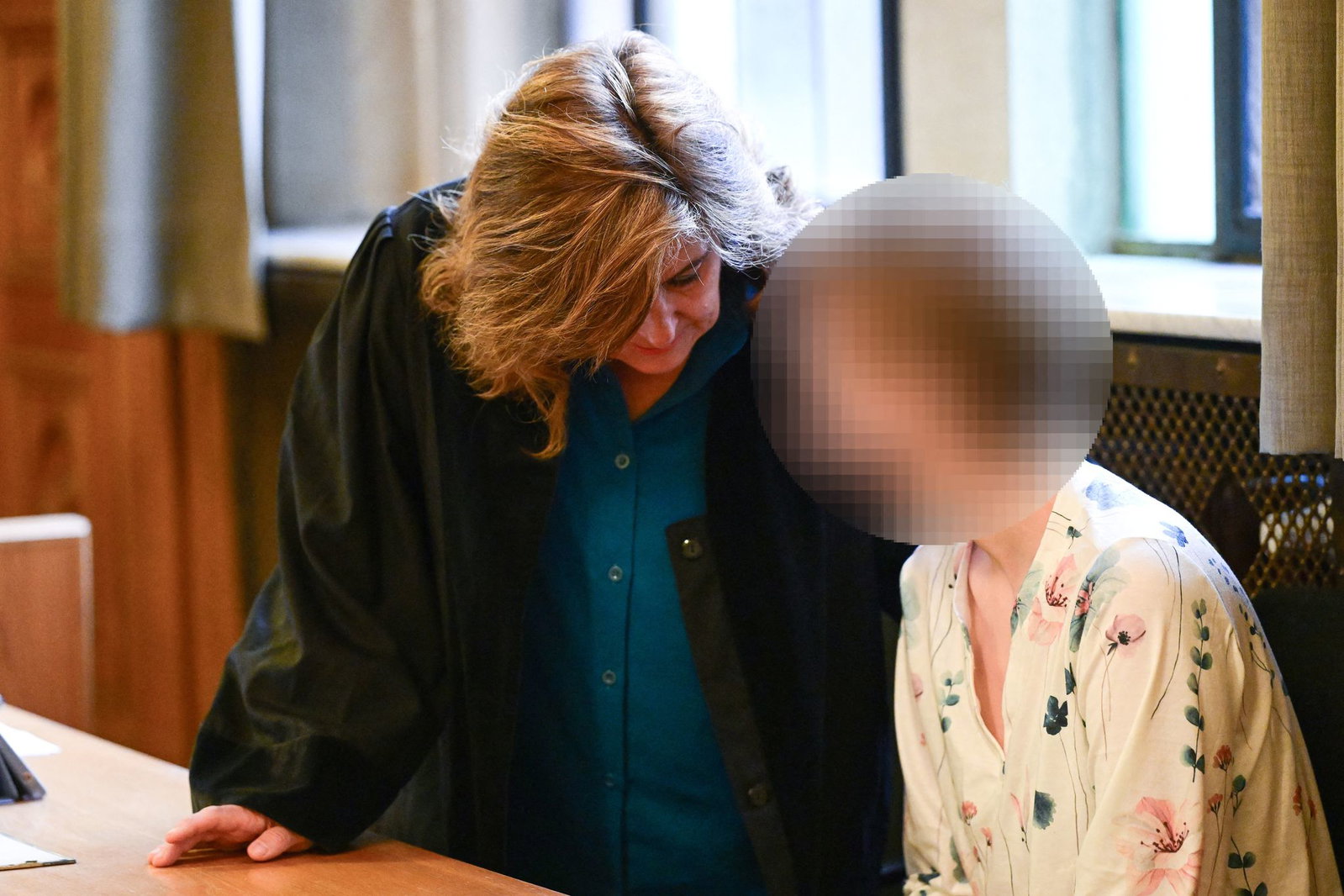 Die Angeklagte weist die Vorwürfe der Anklage zurück.