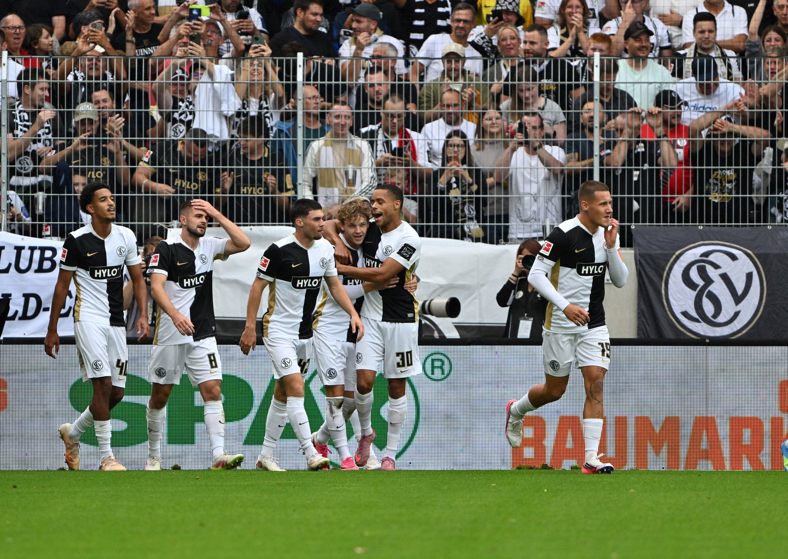 Umjubelter Start der SV Elversberg im Oberhaus gegen Leverkusen. 