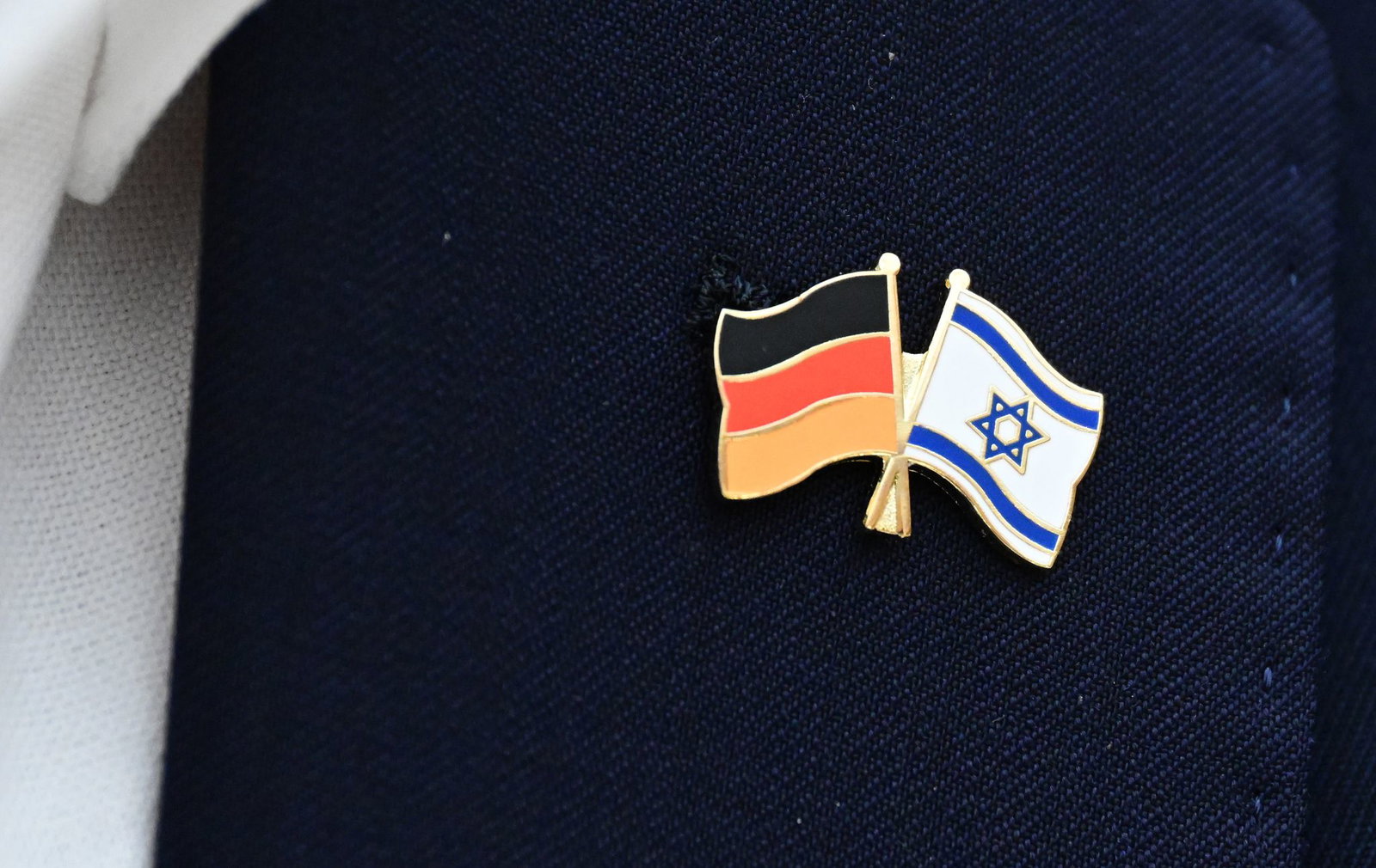Das Opfer trug nach Angaben der Ermittler eine Anstecknadel mit der Flagge Israels am Revers. (Symbolbild)