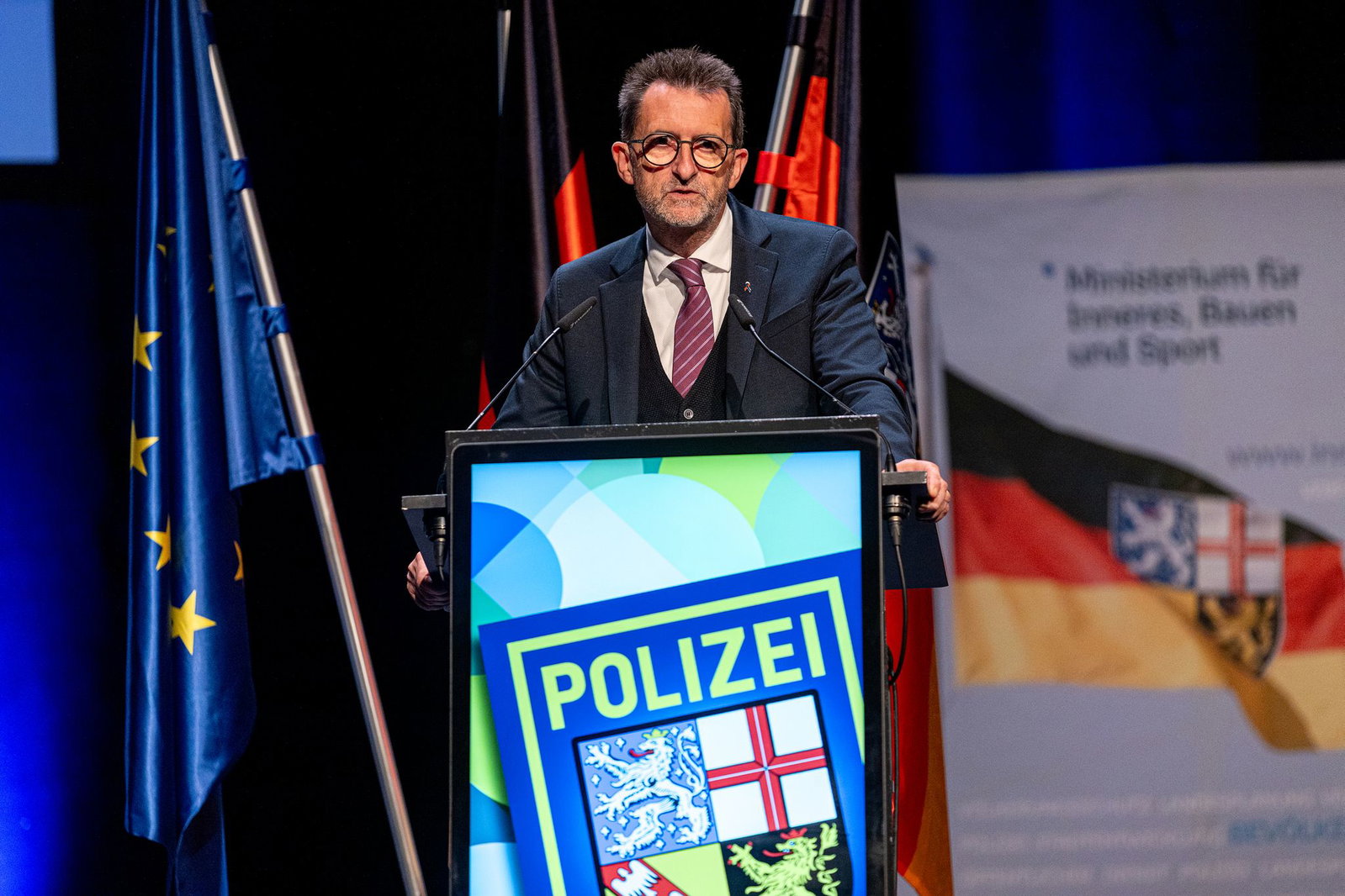 Der saarländische Innenminister Reinhold Jost (SPD) will der Polizei mehr Befugnisse und technische Hilfsmittel geben. (Archivbild)