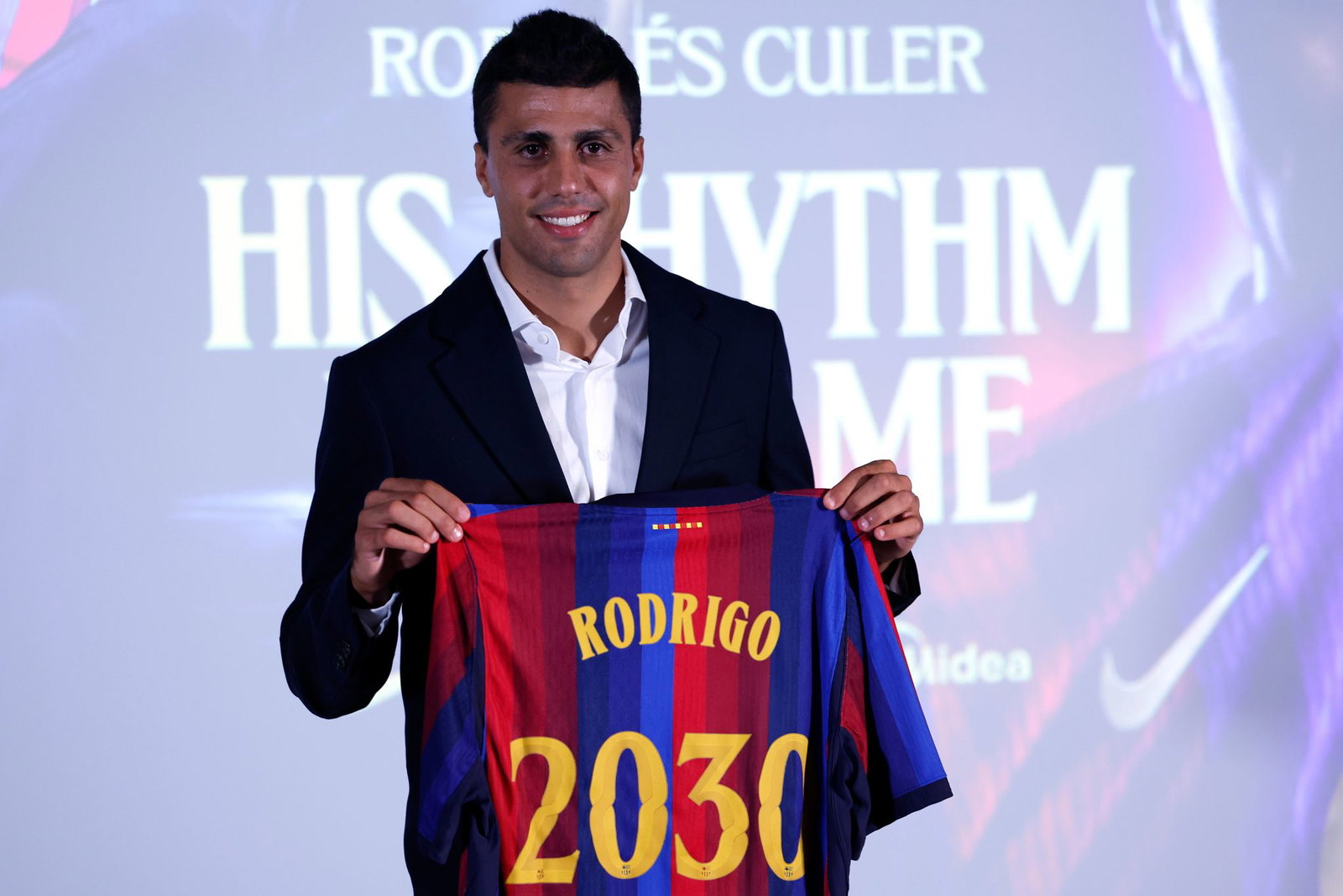 Spaniens Weltmeister Rodri spielt künftig für den FC Barcelona.