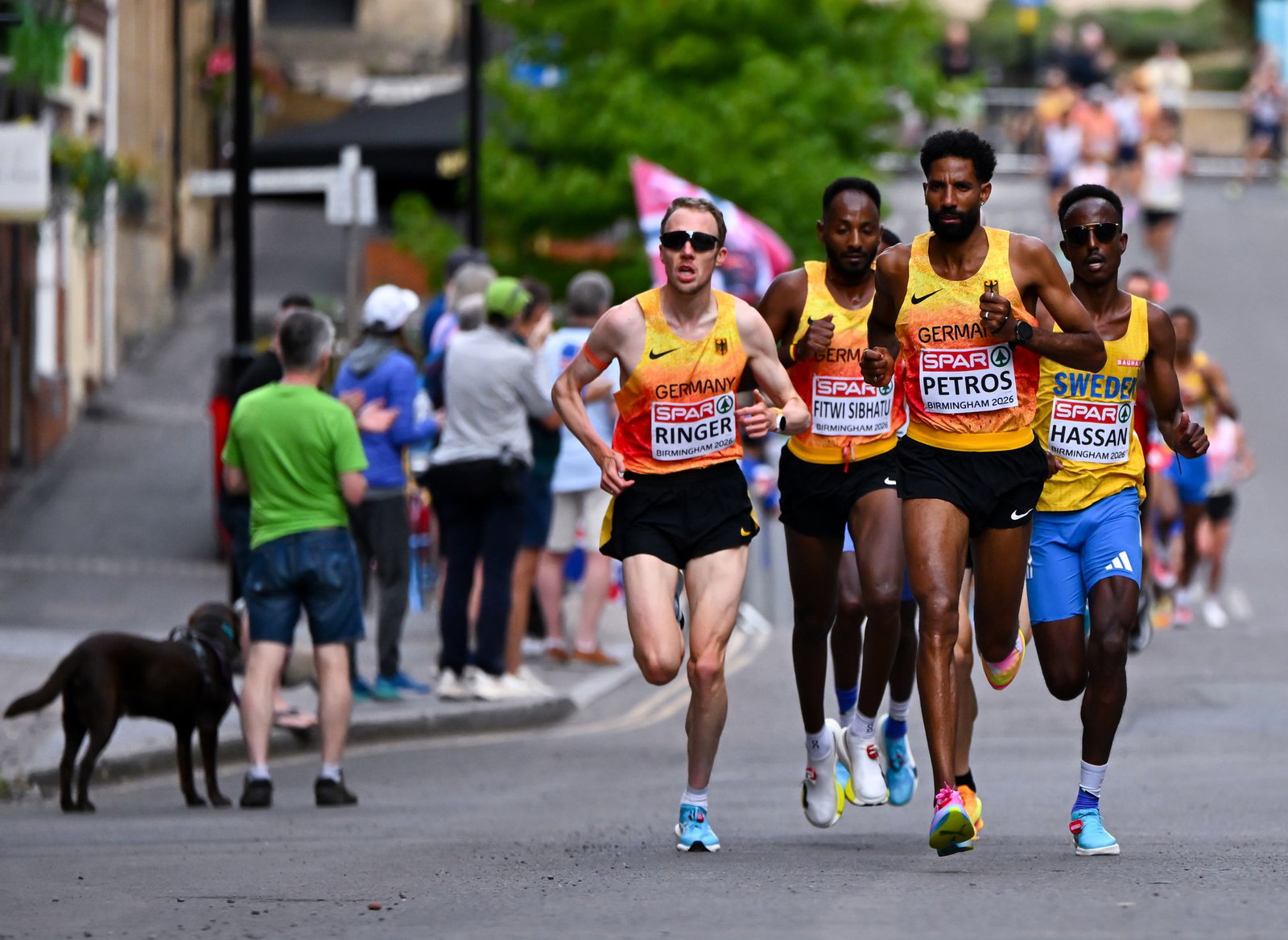 Richard Ringer (l-r), Samuel Fitwi und Amanal Petros waren beim EM-Marathon in einer Spitzengruppe dabei.