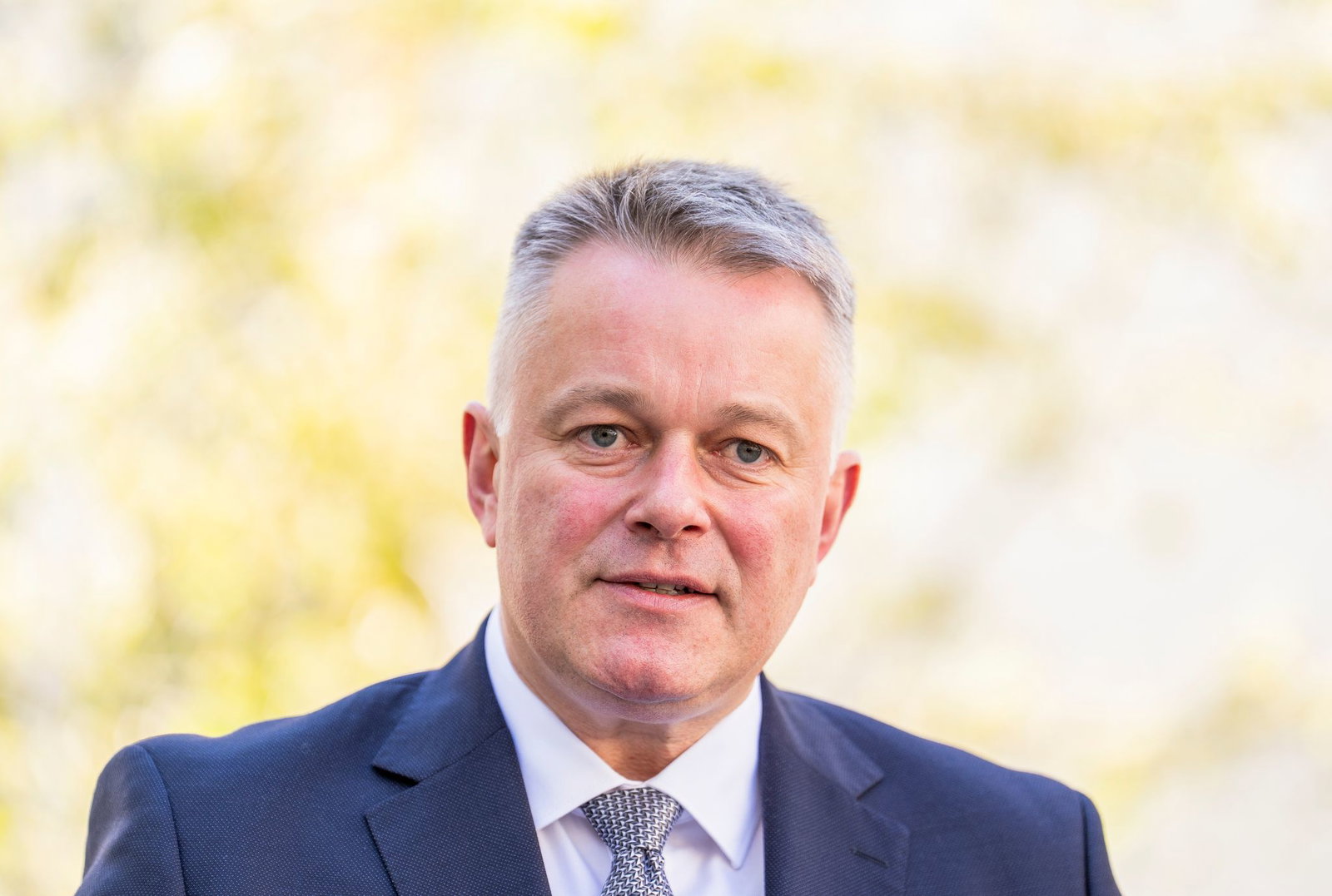 Der rheinland-pfälzische Ministerpräsident Gordon Schnieder (CDU) setzt auf einen Sieg der demokratischen Mitte bei der Landtagswahl in Sachsen-Anhalt. (Archivbild)