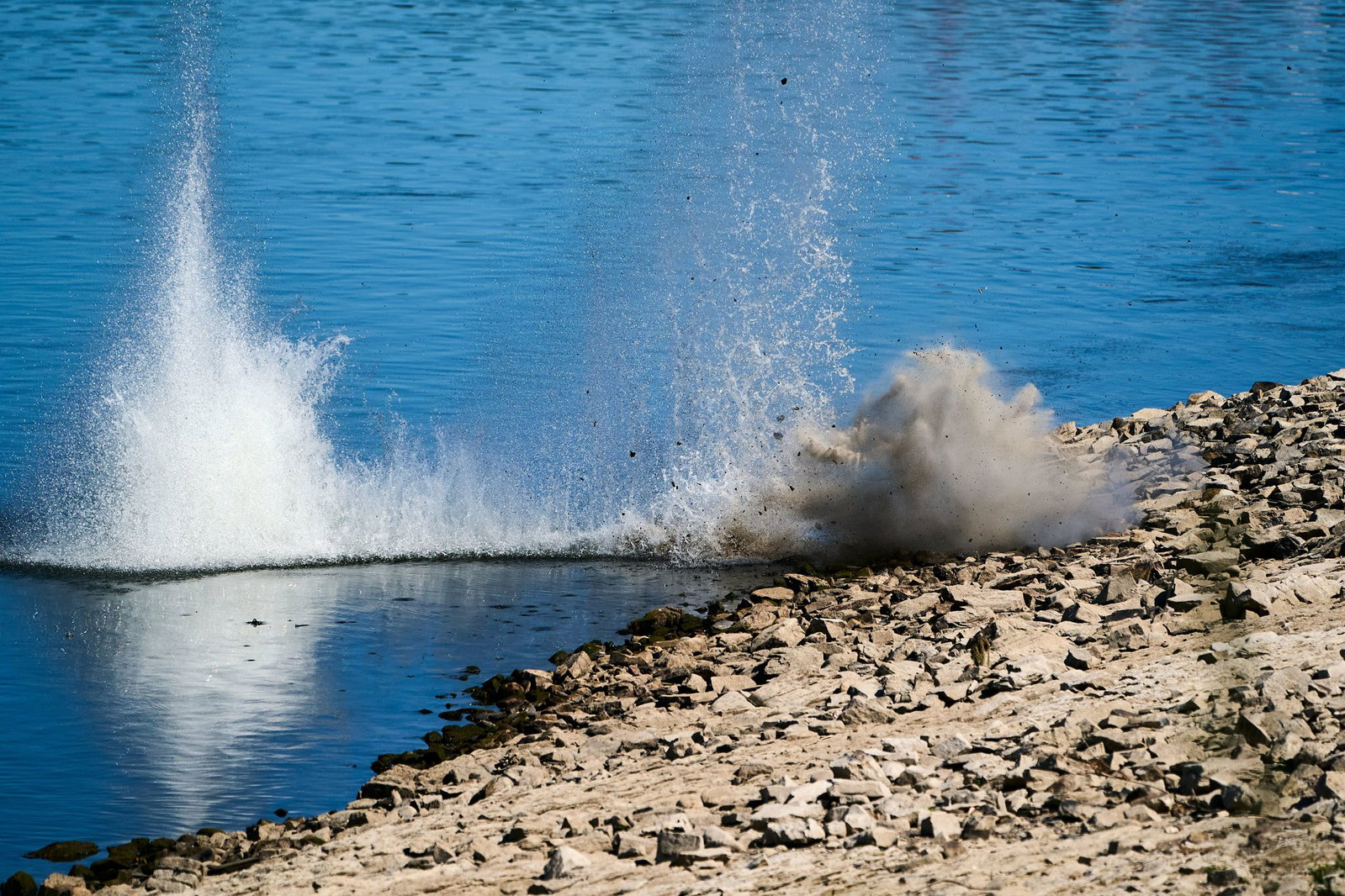 Die Bazooka-Rakete wurde ins Wasser gebracht und dort kontrolliert gesprengt. 
