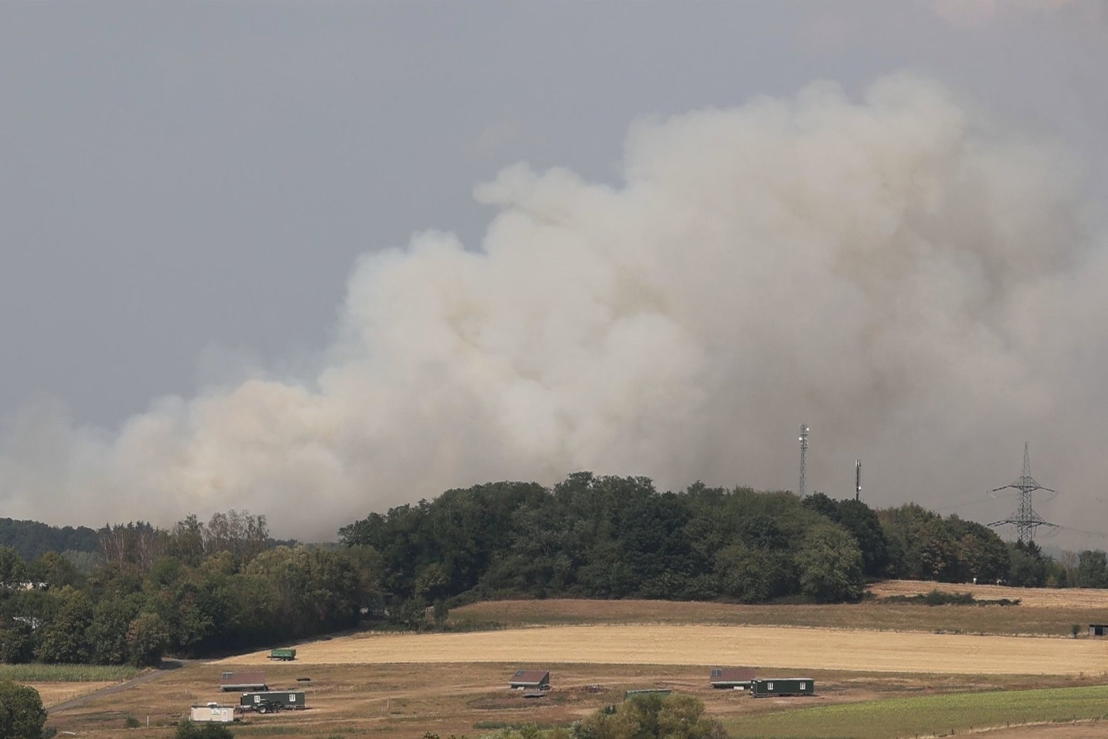 Am Freitag brach das Feuer bei Illingen im Saarland aus und war kilometerweit zu sehen.