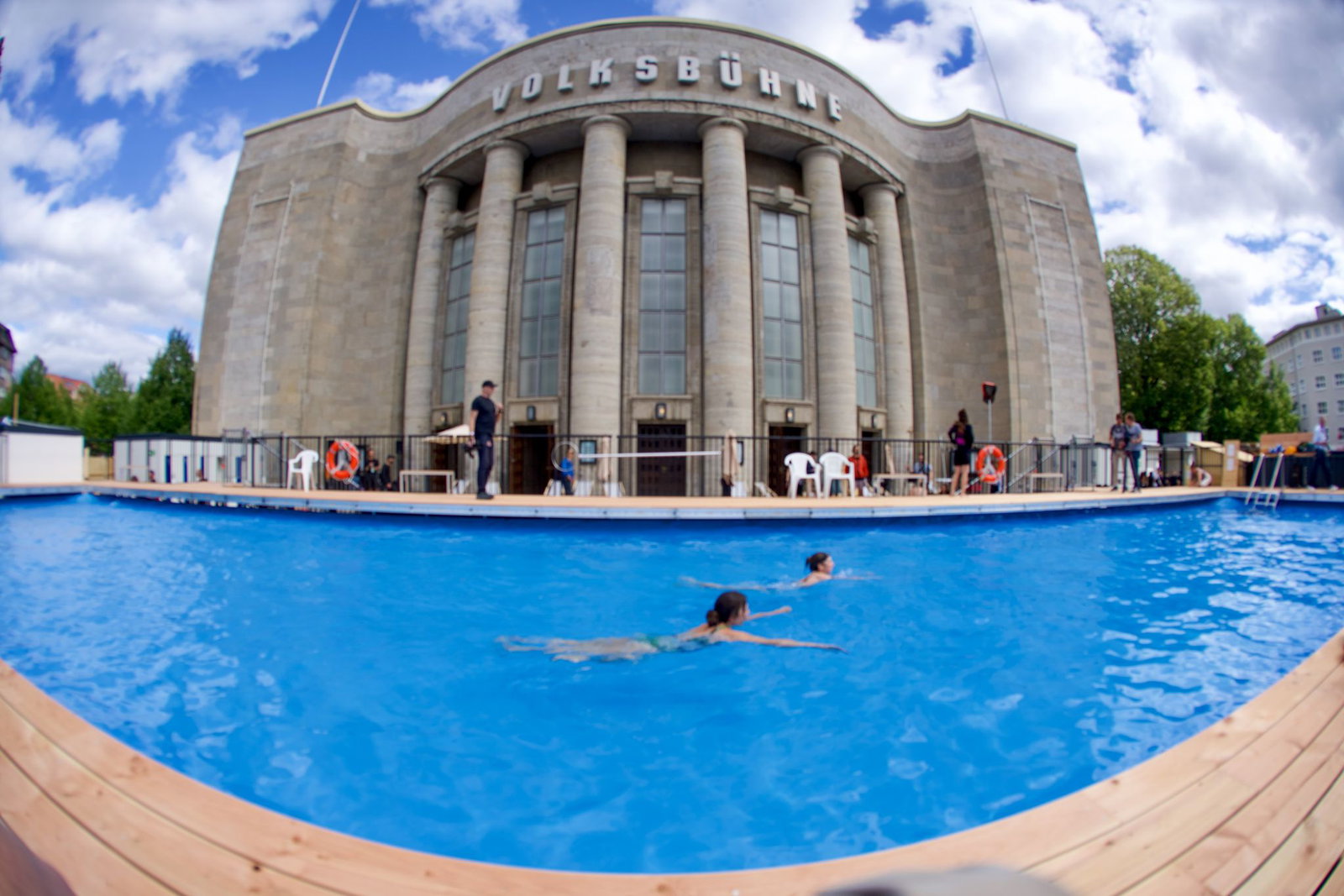 Volksbühne sagt umstrittene Veranstaltung aus Sicherheitsgründen ab. (Archivbild)