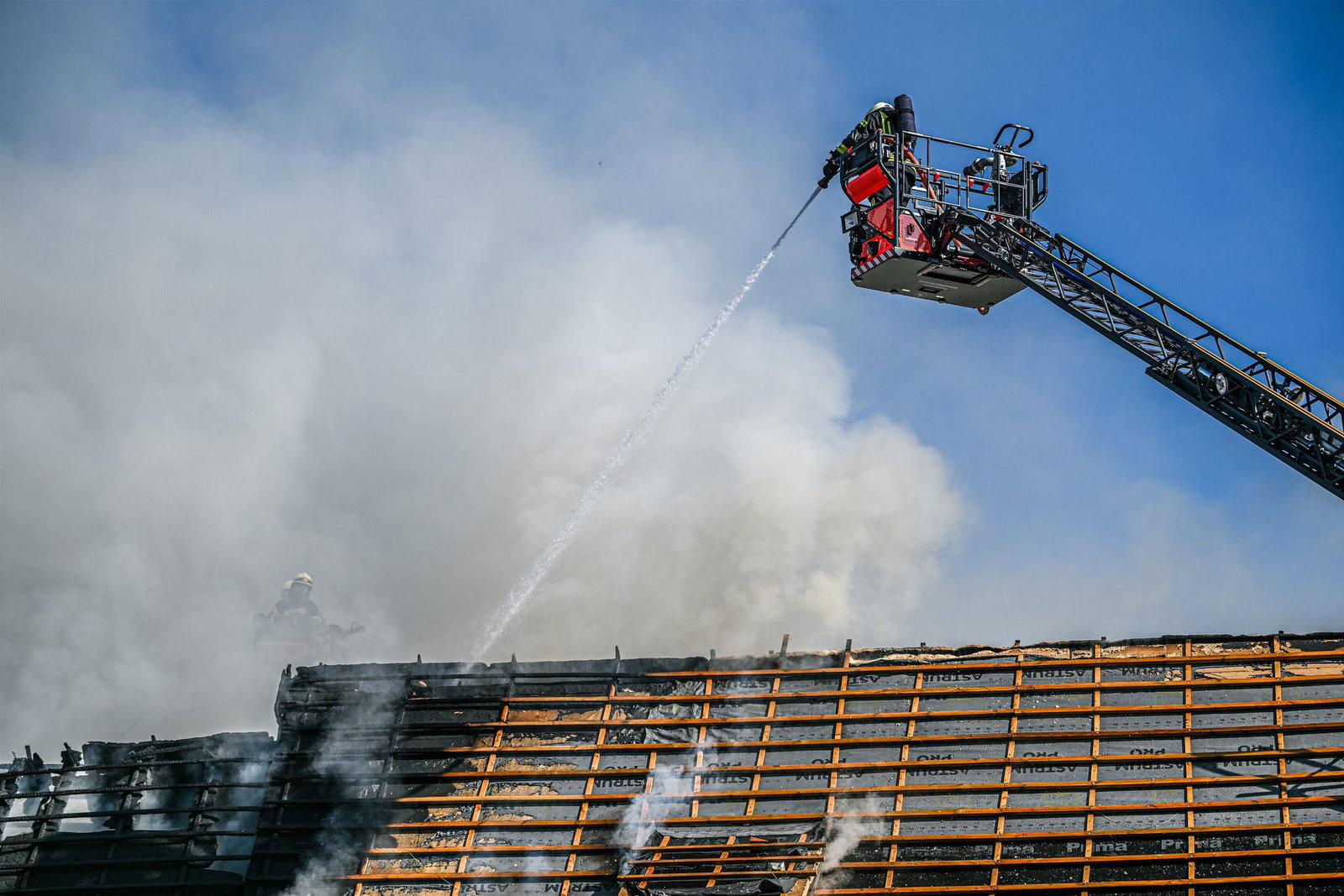 Die Feuerwehr ist bei einem Brand in Schwäbisch Gmünd im Einsatz.