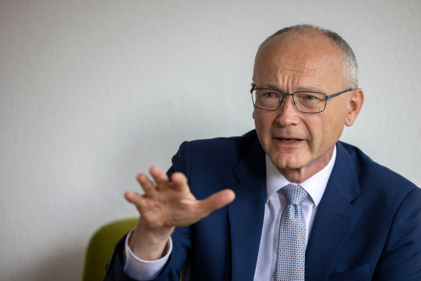 Minister Martin will den Rheinland-Pfälzern vermitteln, was im Vollzug alles passiert. 