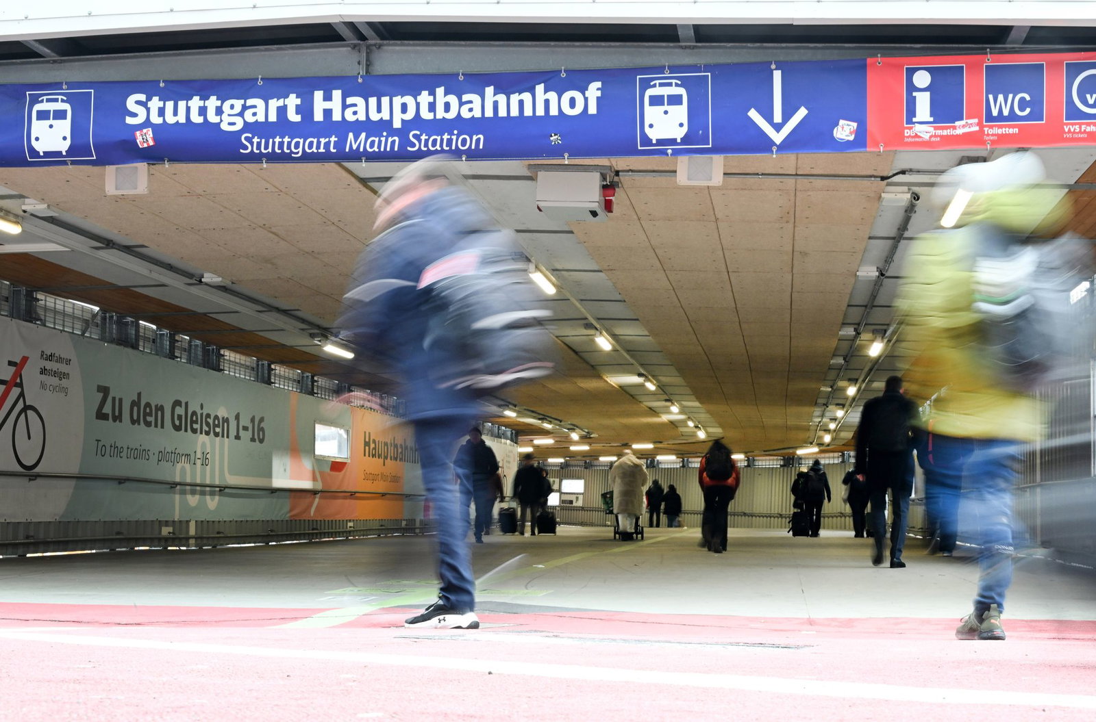 Man macht lange Meter am Stuttgarter Hauptbahnhof. (Archivbild)