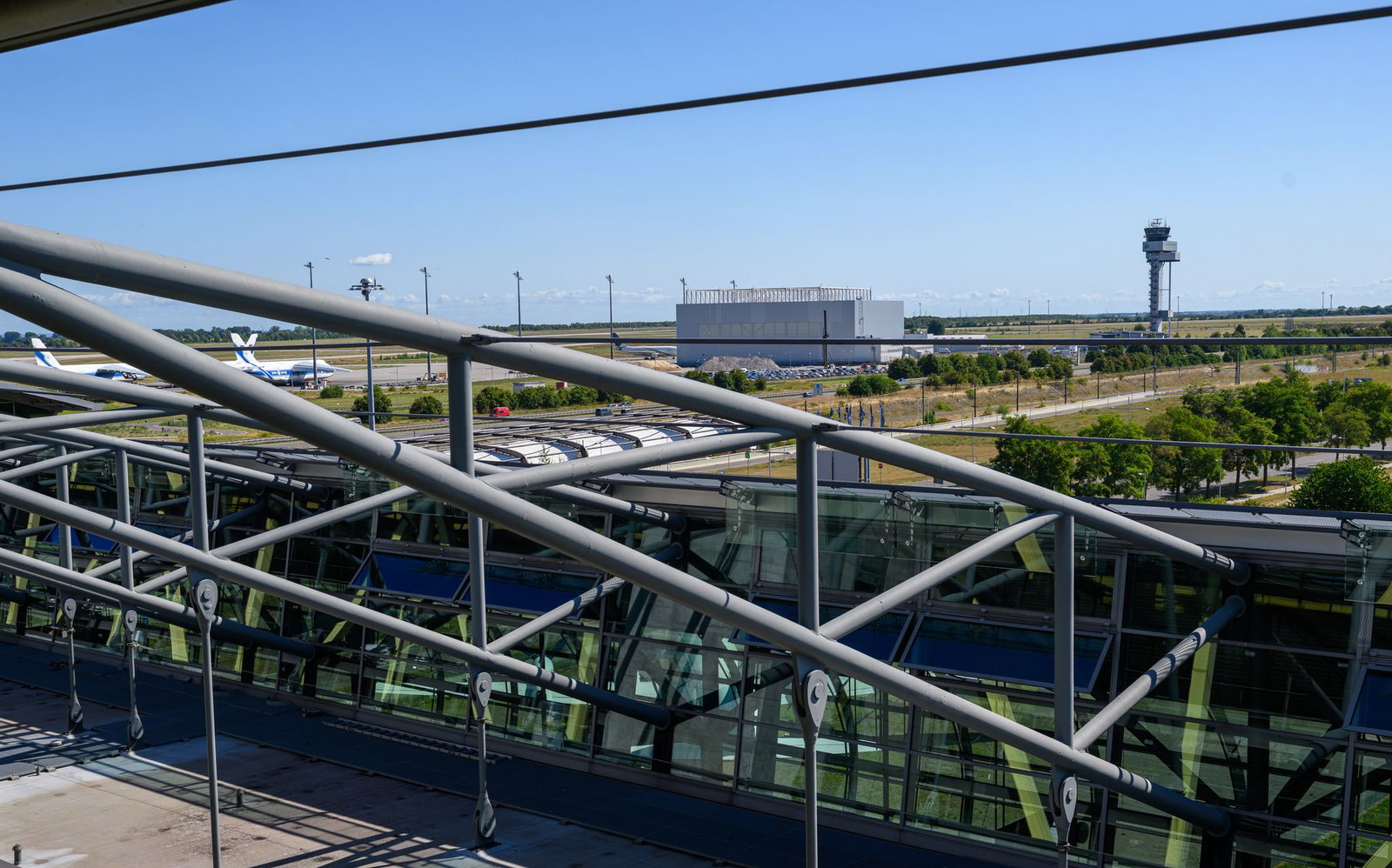 Ein Vorfall mit einer Sprengstoff-Drohne am Flughafen Leipzig/Halle hatte vor wenigen Tagen für großes Aufsehen gesorgt. Dazu ermittelt die Bundesanwaltschaft.