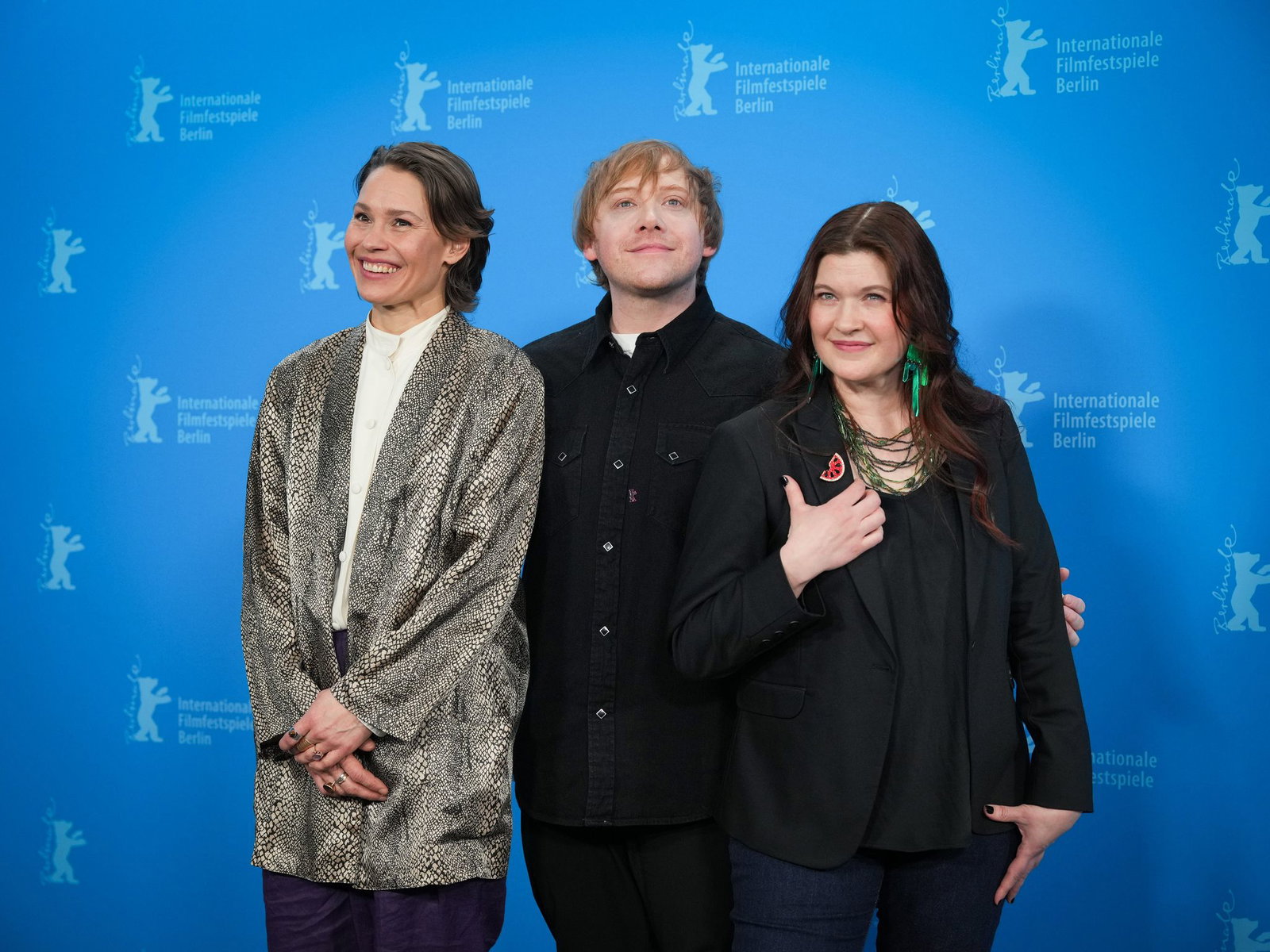 Die Hauptdarsteller Seidi Haarla und Rupert Grint sowie Regisseurin Hanna Bergholm bei der Premiere von «Nightborn» auf der diesjährigen Berlinale. (Archivbild)