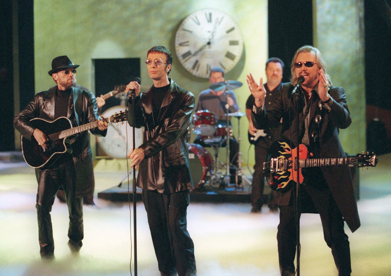 Bei «Wetten, dass..?» waren die Bee Gees, wie hier 2001 zum 20. Jubiläum der Sendung, mehrfach zu Gast. (Archivbild)