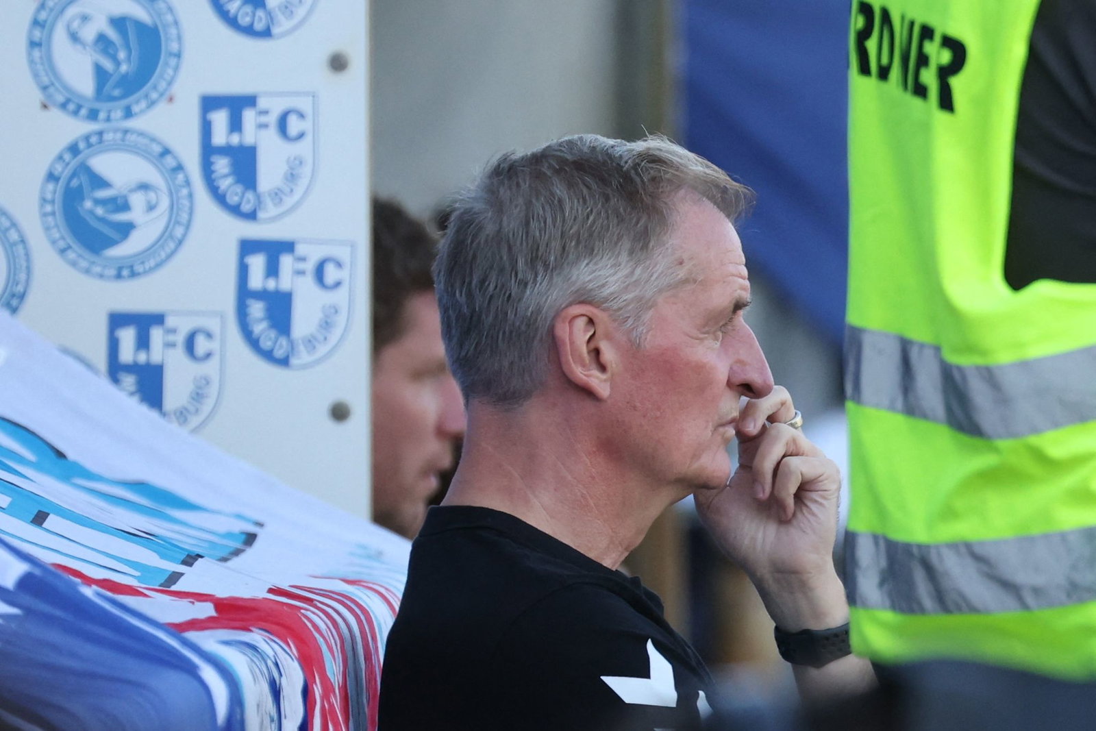 Kritik am Greenkeeper: FCM-Coach Petrik Sander.