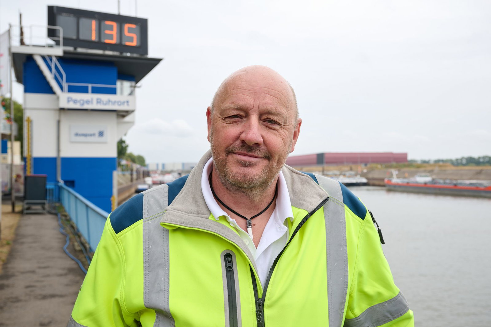 Detlef Bours ist einer von fünf Hafenmeistern der Duisburger Hafen AG. 
