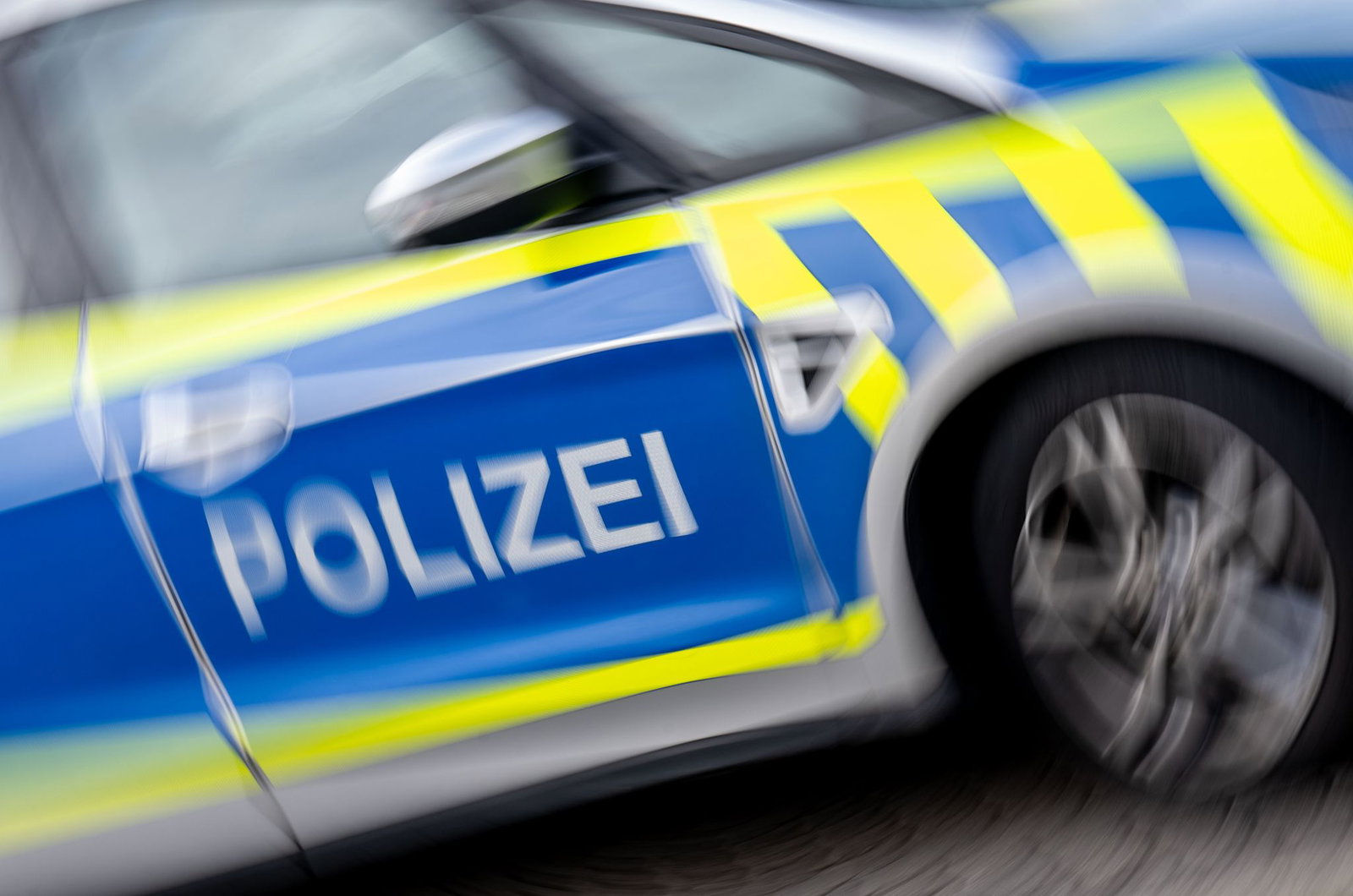 An der Verfolgung der flüchtenden Rollerfahrer waren mehrere Streifenwagen beteiligt. (Symbolbild)