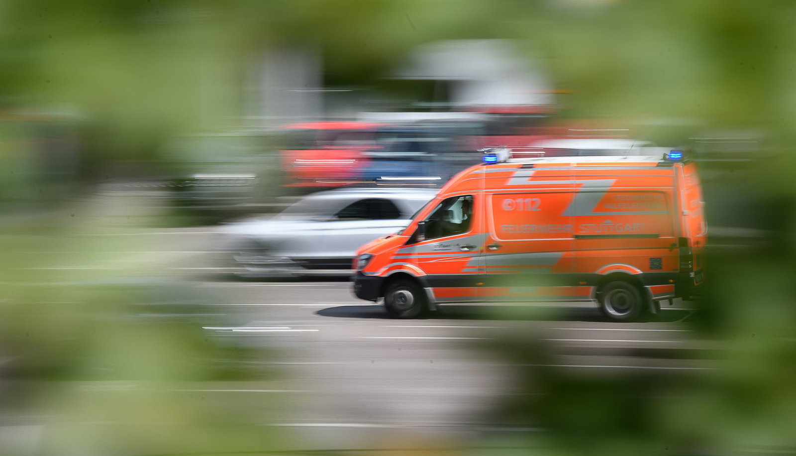 Der Rettungsdienst brachte den Mann in eine Klinik. (Symbolbild) 