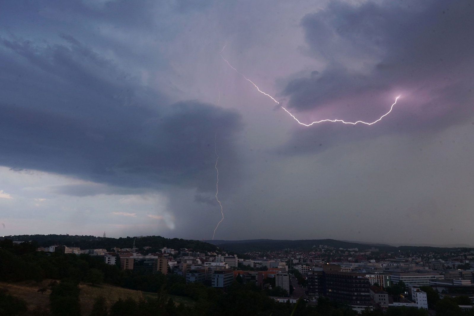 Die Hitze bringt zunehmend teils heftige Gewitter mit sich. (Archivfoto)  