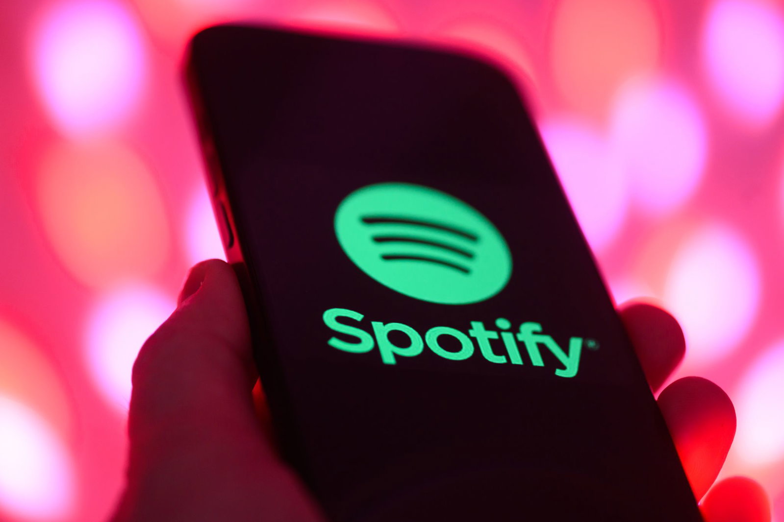 Spotify möchte den Vormarsch der KI-Musik eindämmen. (Symbolbild)