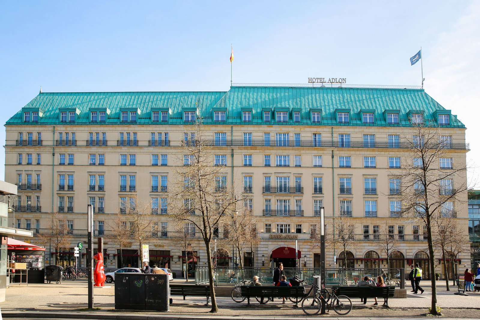 Das berühmte Grandhotel Adlon trägt den Namen einer Familie. (Archivbild)  