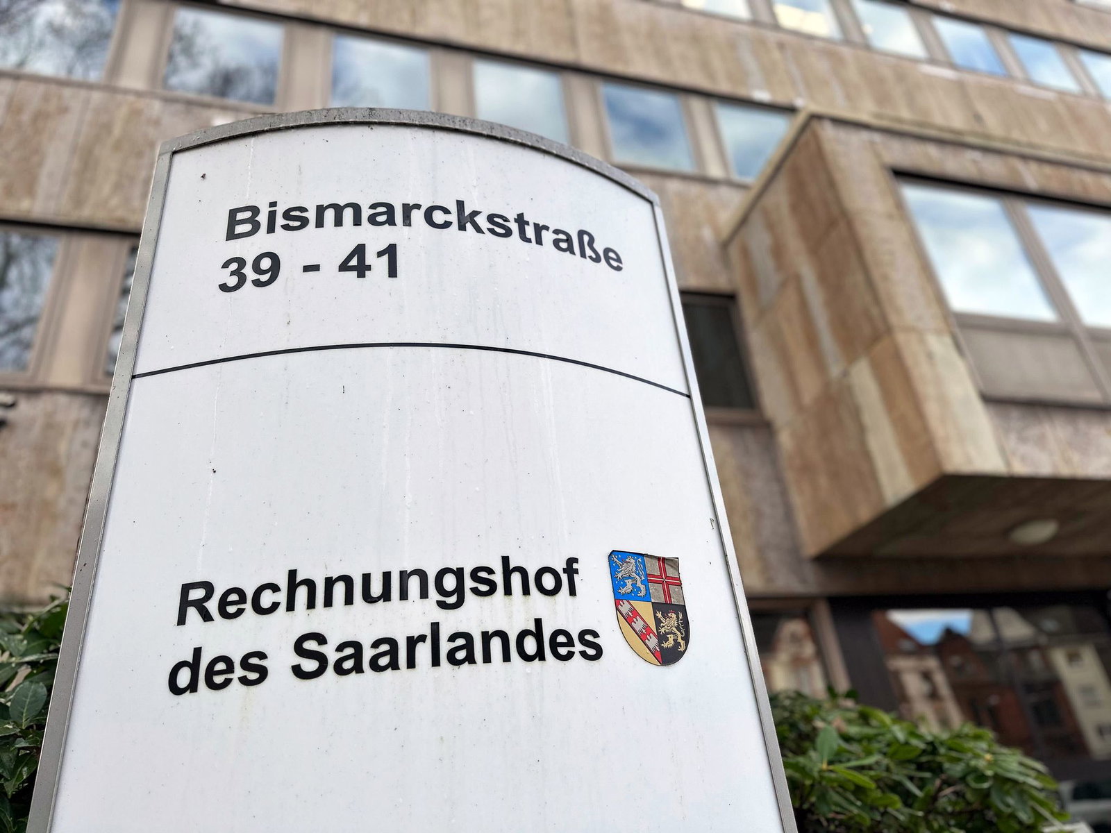 Am Rechnungshof in Saarbrücken entstand der 150 Seite starke Sonderbericht zur Lehrergewinnung. (Archivbild) 