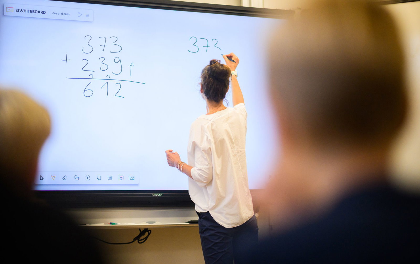 Nicht nur für das Fach Mathematik werden neue Lehrerinnen und Lehrer gebraucht. Der Rechnungshof schätzt, das im Saarland knapp 4.000 neue Lehrkräfte bis 2035 erforderlich sind. (Symbolbild)
