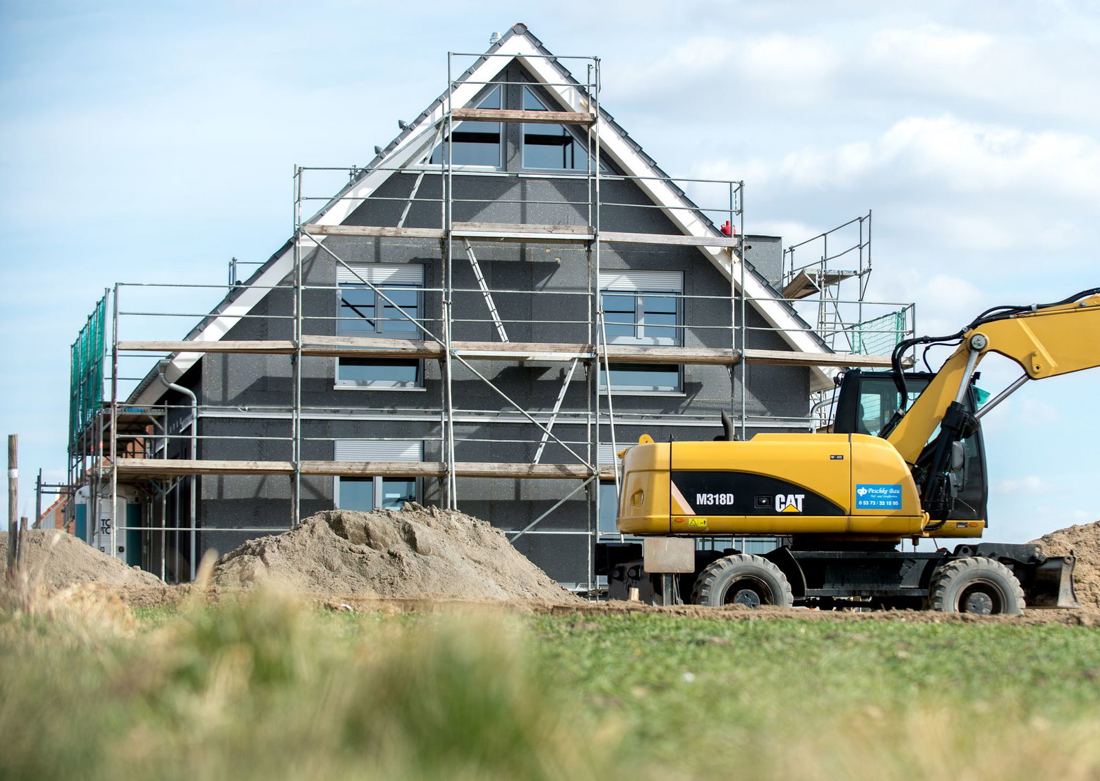Für ein ausreichendes Angebot an Wohneigentum muss laut Immobilienverband im Saarland mehr gebaut werden (Symbolbild) 
