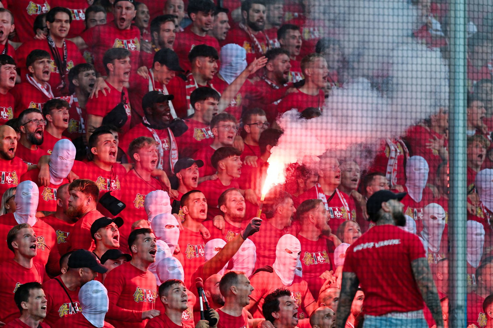 Pyrotechnik sorgte für eine Spielunterbrechung im Duell zwischen Mannheim und Kaiserslautern.