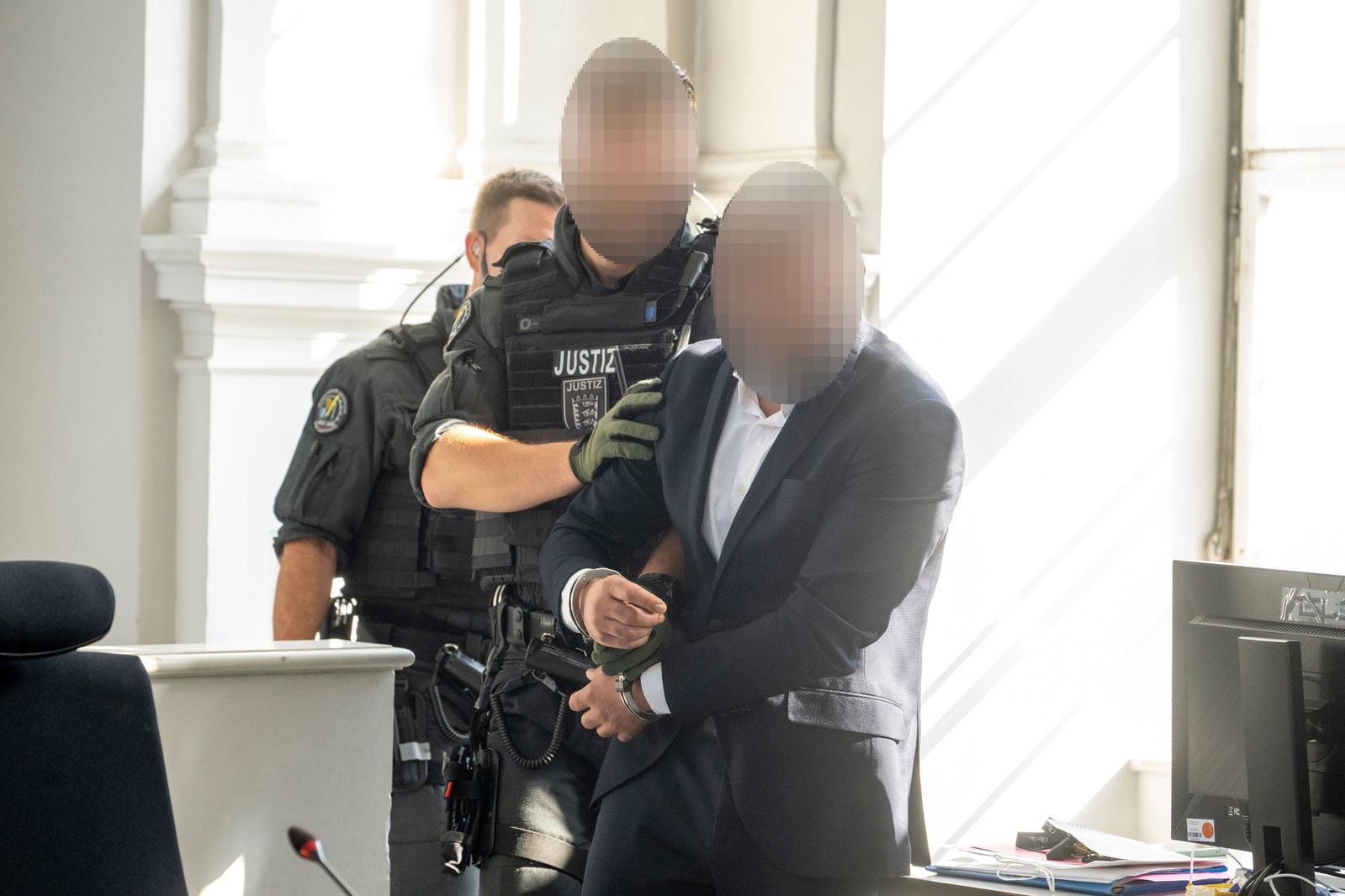 Der Angeklagte soll am 18. Geburtstag des ältesten Kindes auf seine Ehefrau geschossen haben