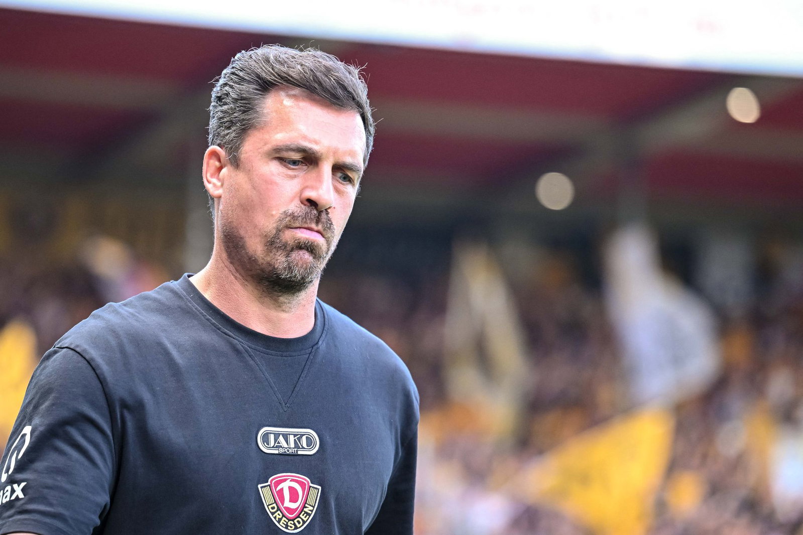 Trainer Thomas Stamm (Dynamo Dresden) reagierte nach dem Heidenheim-Spiel deutlich auf ein Handy-Klingeln.