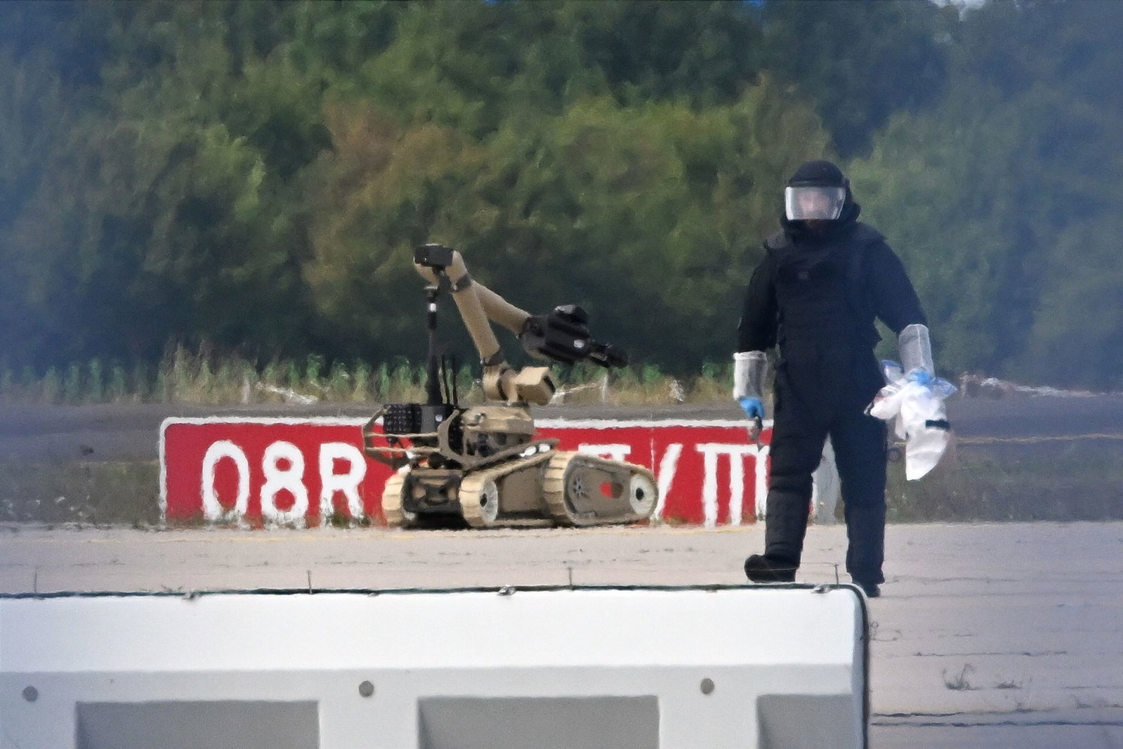 Der Drohnen-Vorfall am Flughafen Leipzig/Halle wirft nach Einschätzung eines Experten neue Fragen zur Sicherheit deutscher Flughäfen auf. (Archivbild) 