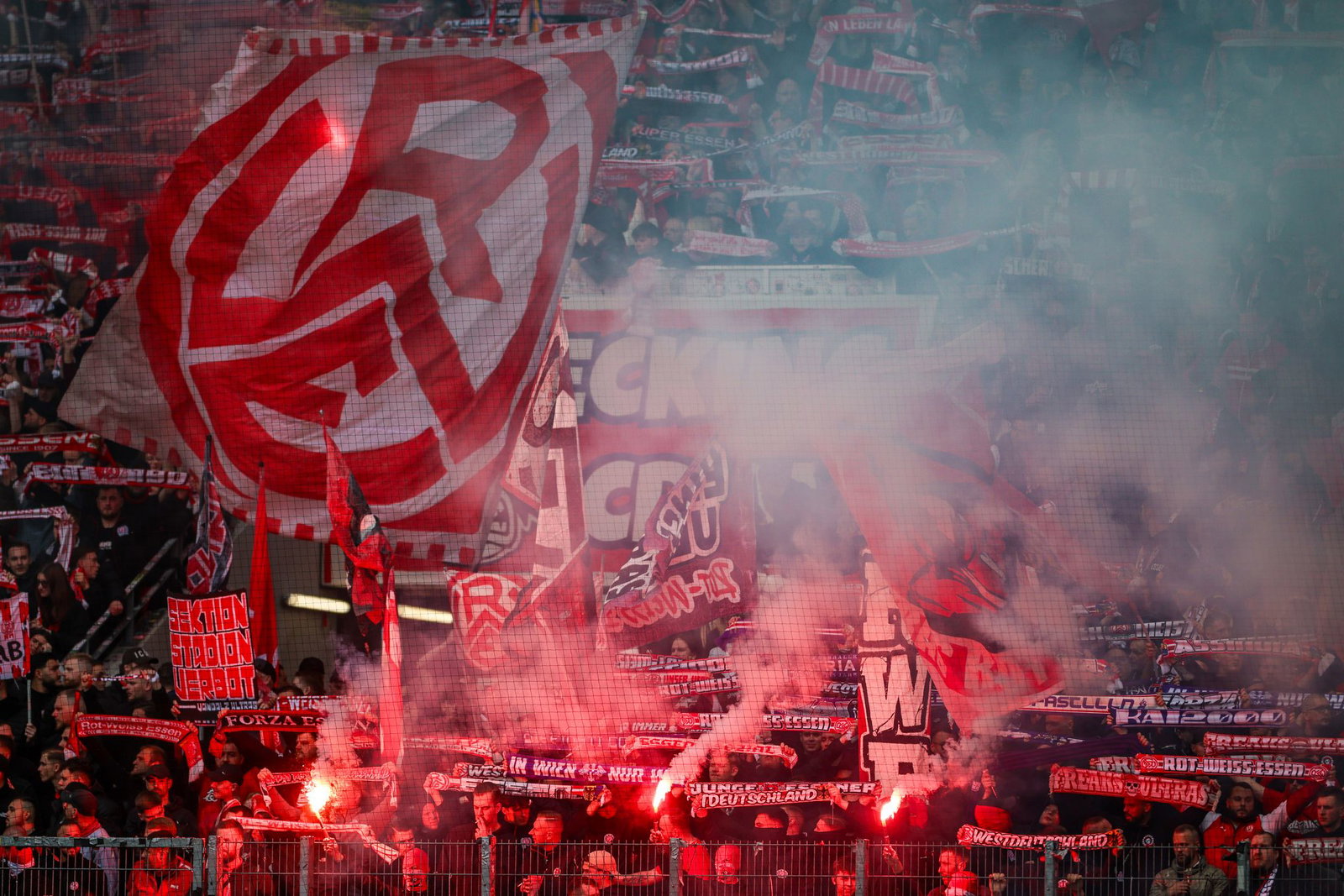 Fans von Rot-Weiss Essen. (Symbolbild)