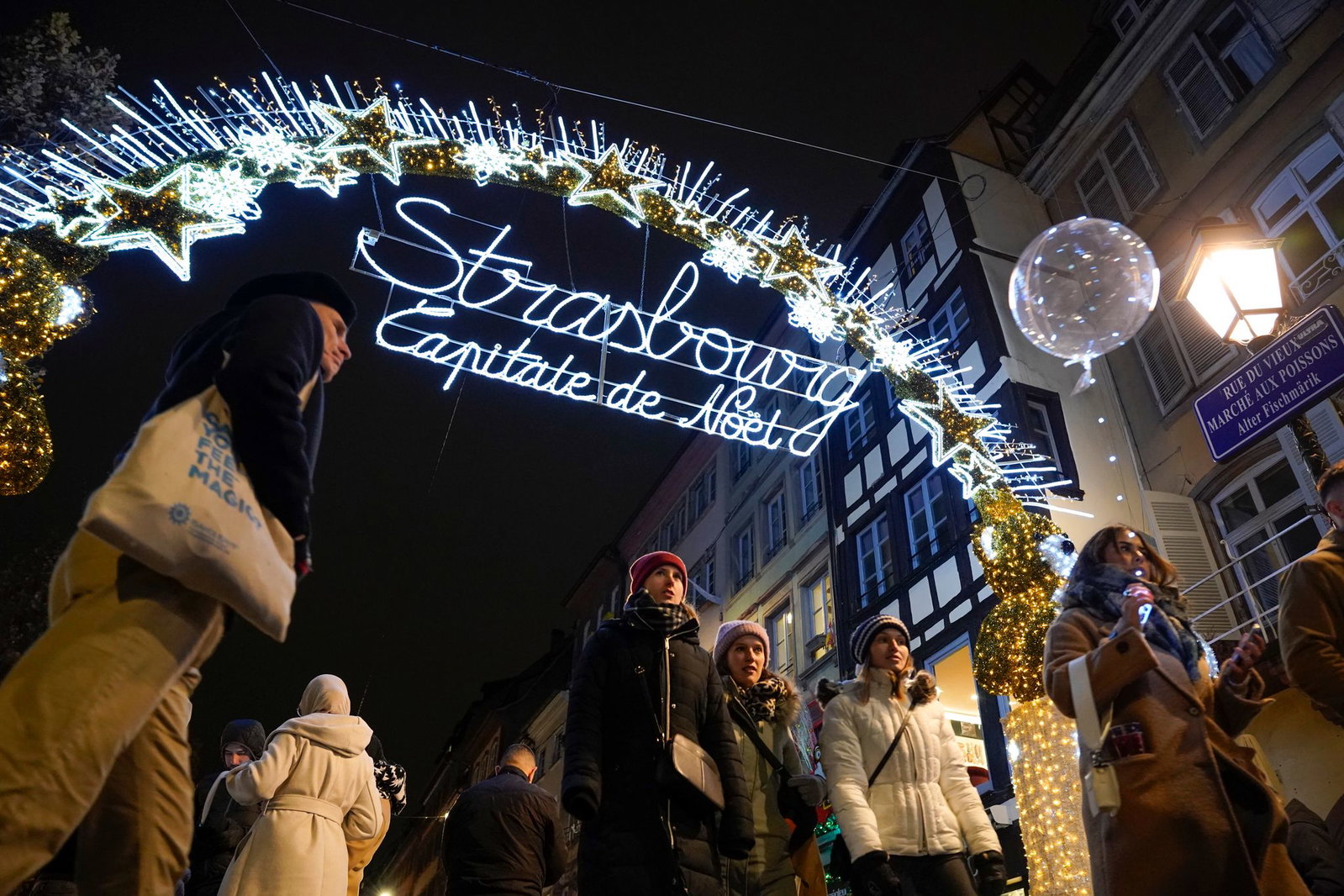 Der Weihnachtsmarkt in Straßburg lockt inzwischen über drei Millionen Besucher (Archivbild).