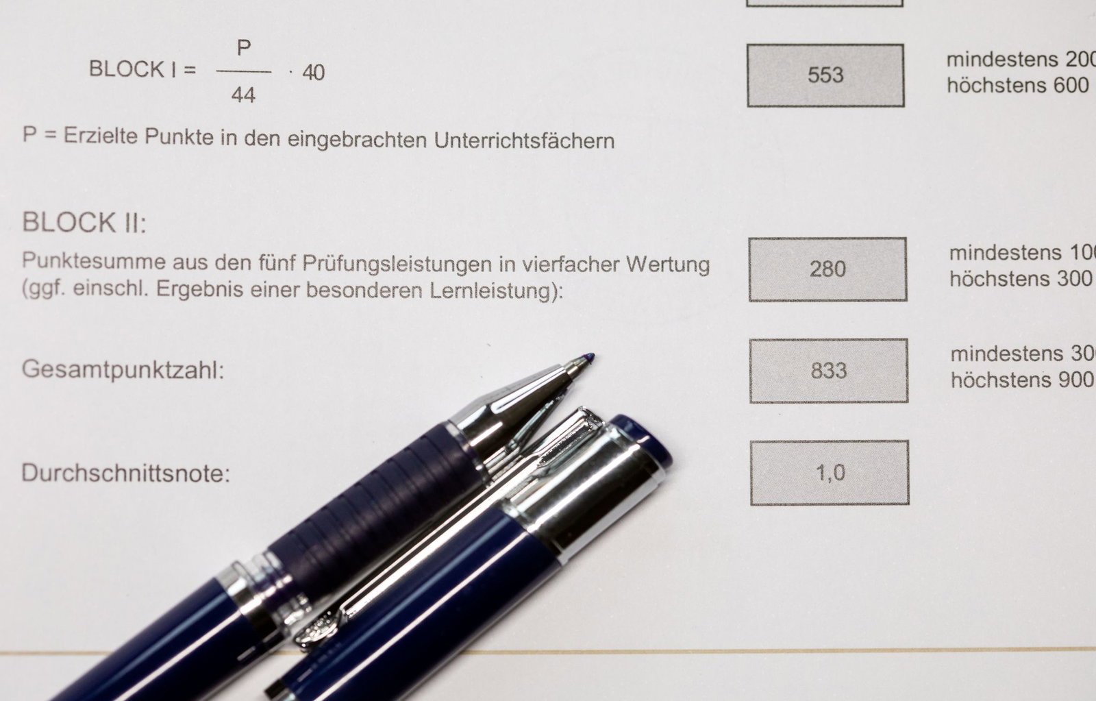Das Abiturzeugnis gibt es in Rheinland-Pfalz immer häufiger digital. (Symbolbild)