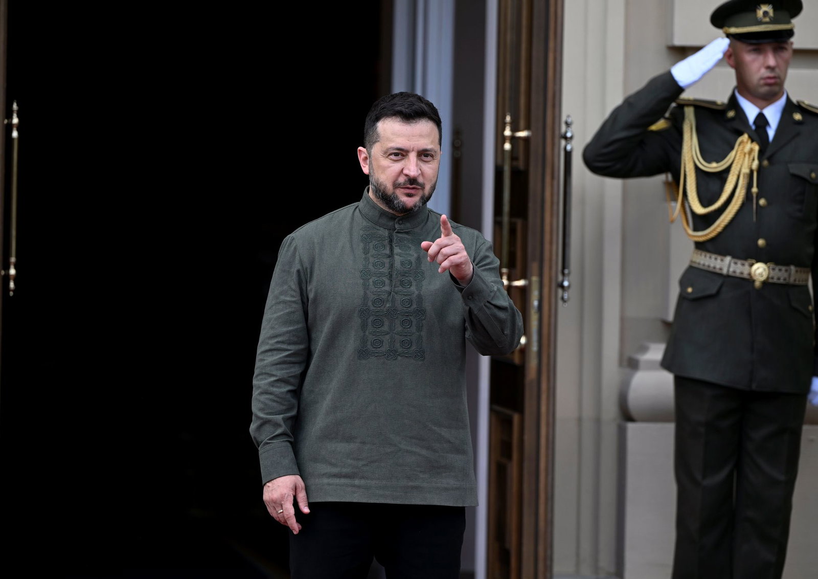Der ukrainische Präsident Wolodymyr Selenskyj hat zum 35. Jahrestag der Unabhängigkeit des Landes weiteren Widerstand gegen Russlands Angriffskrieg angekündigt. 
