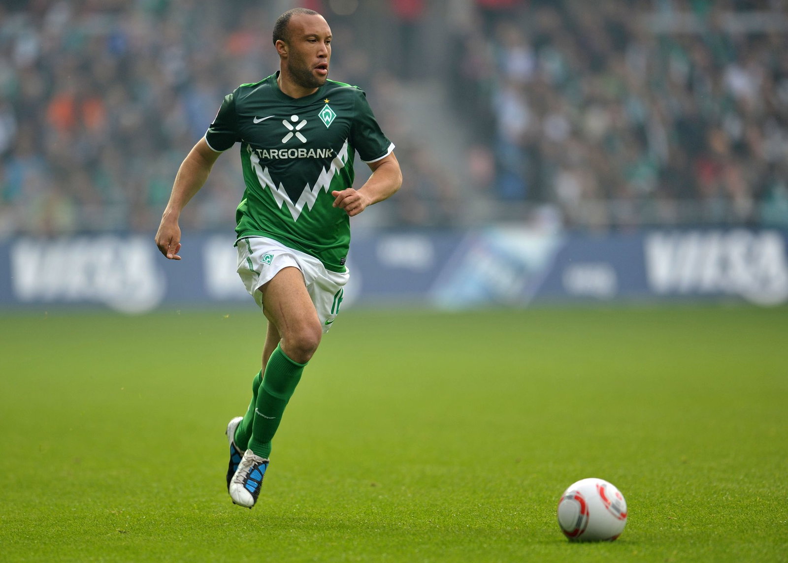 Mikael Silvestre und andere Ex-Fußballstars fordern das Aus für Infantino. (Archivbild)