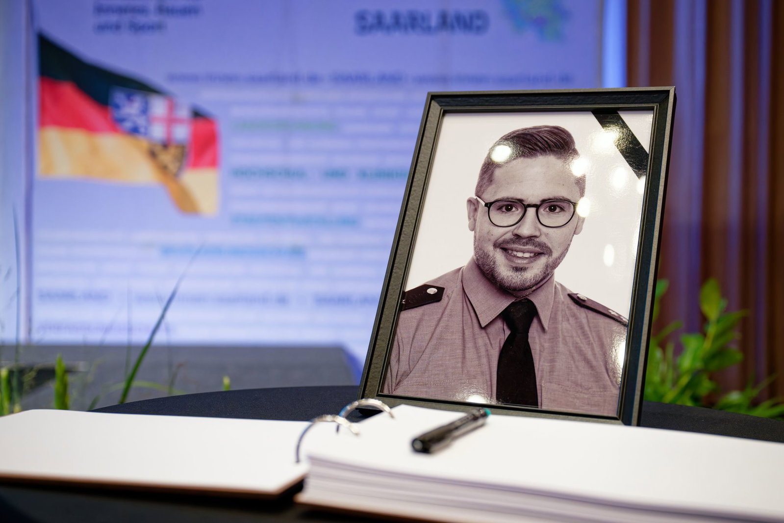 Knapp ein Jahr ist vergangen, seit der Polizist Simon Bohr im Dienst erschossen wurde. (Archivbild)