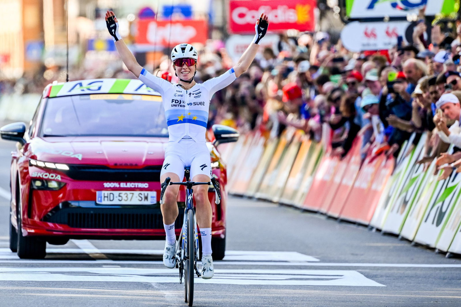 Demi Vollering hat sich bei der Tour de France das Gelbe Trikot geholt. (Archivbild)