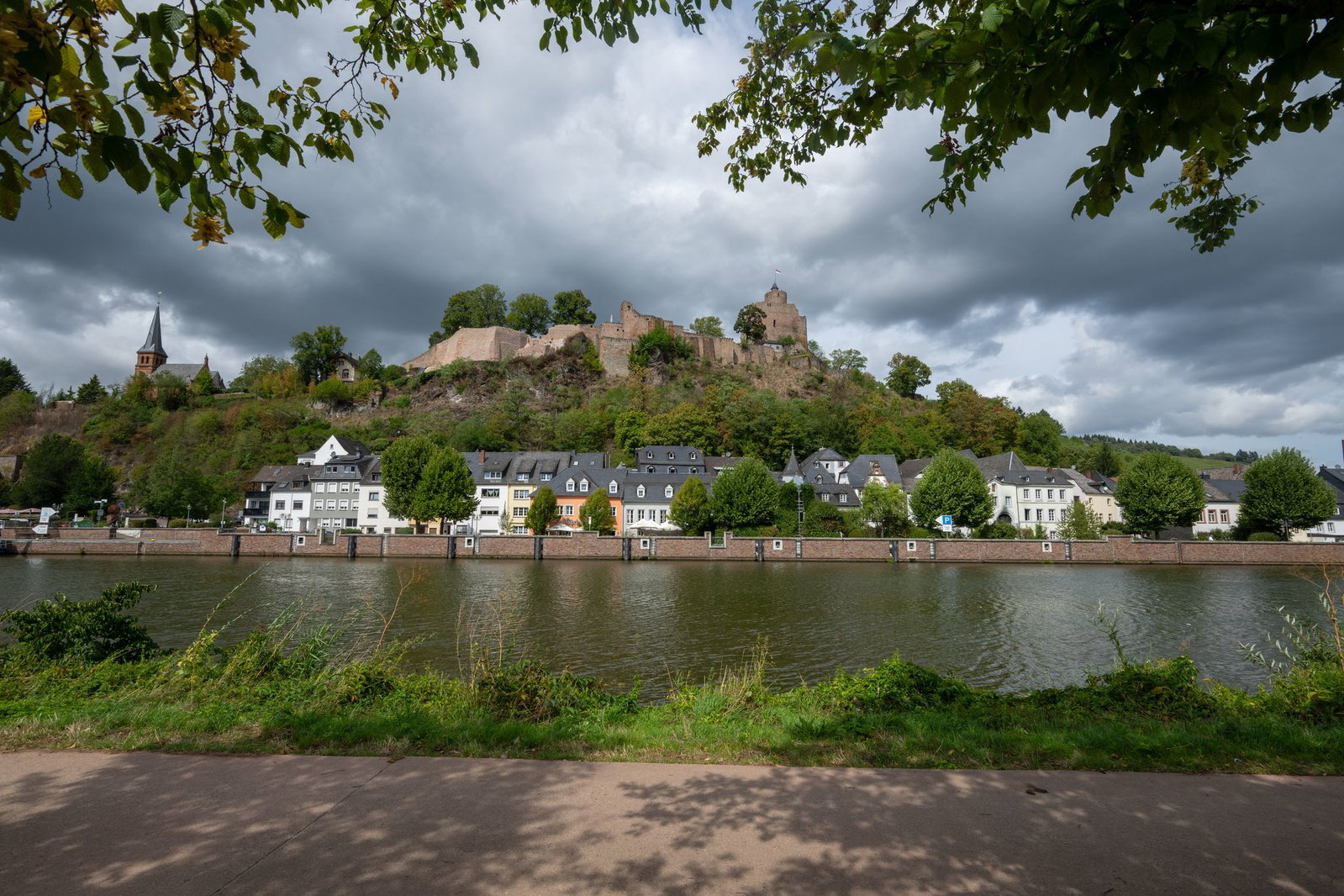 Heute ziehen dunkle Wolken über das Saarland und Rheinland-Pfalz. (Symbolbild) 